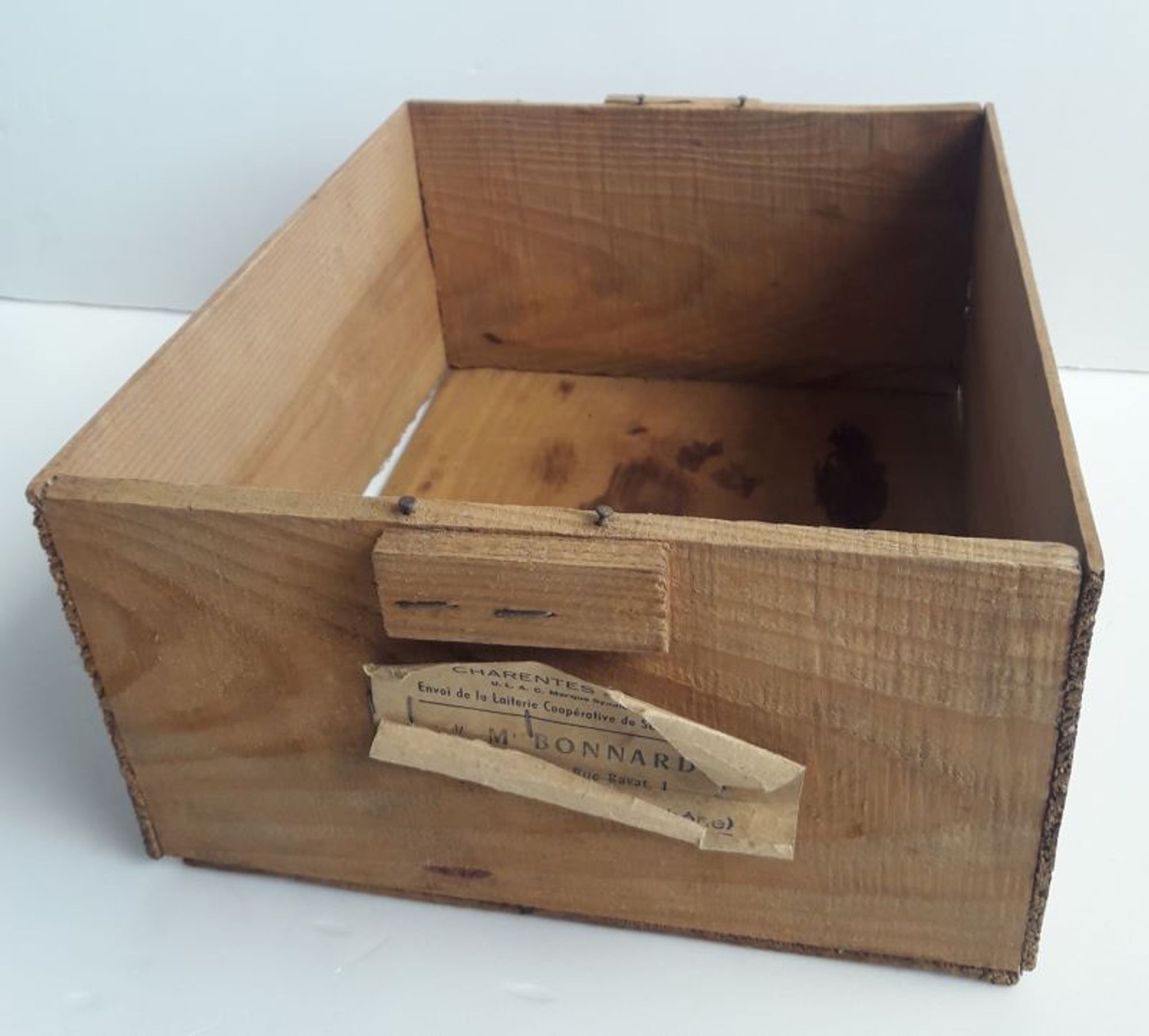 Caisse bois laiterie Charentes