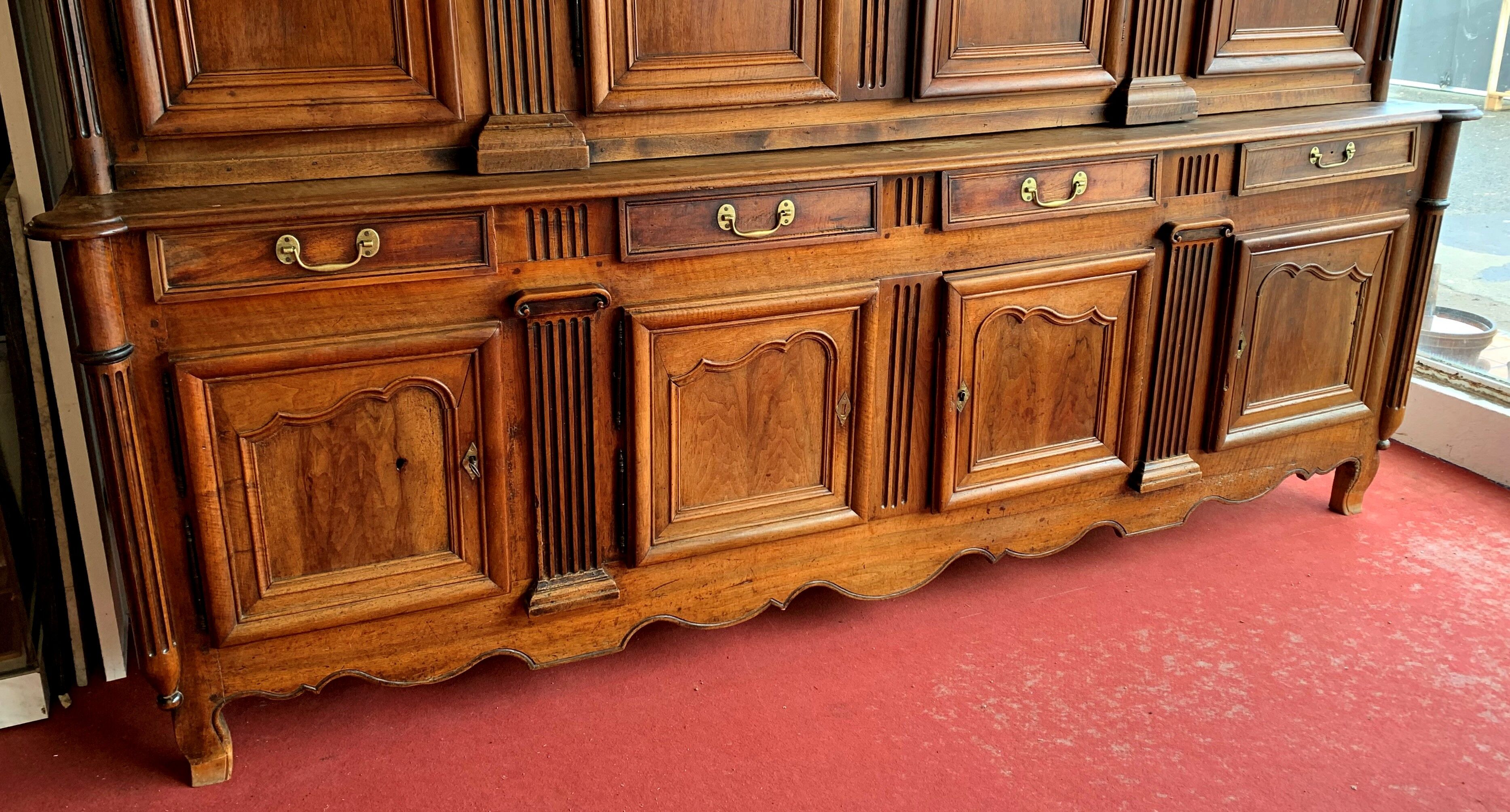 Buffet of castel period Louis XV in massive walnut region North Lyonnais