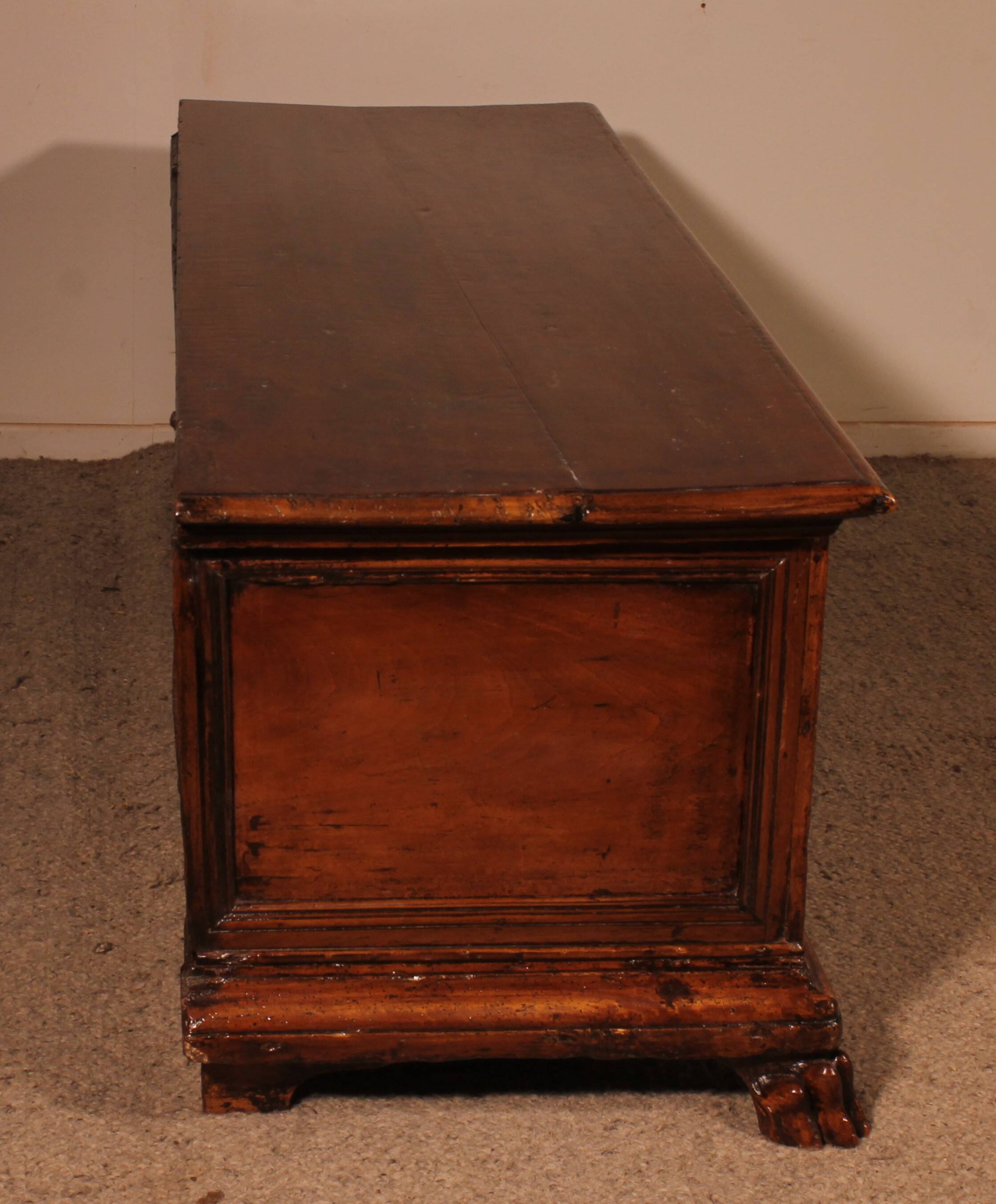 Italian Renaissance walnut chest - circa 1600