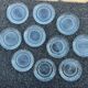 Lot de 10 assiettes vintage en verre moulé