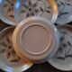 6 assiettes plates en grès décor floral — Années 70