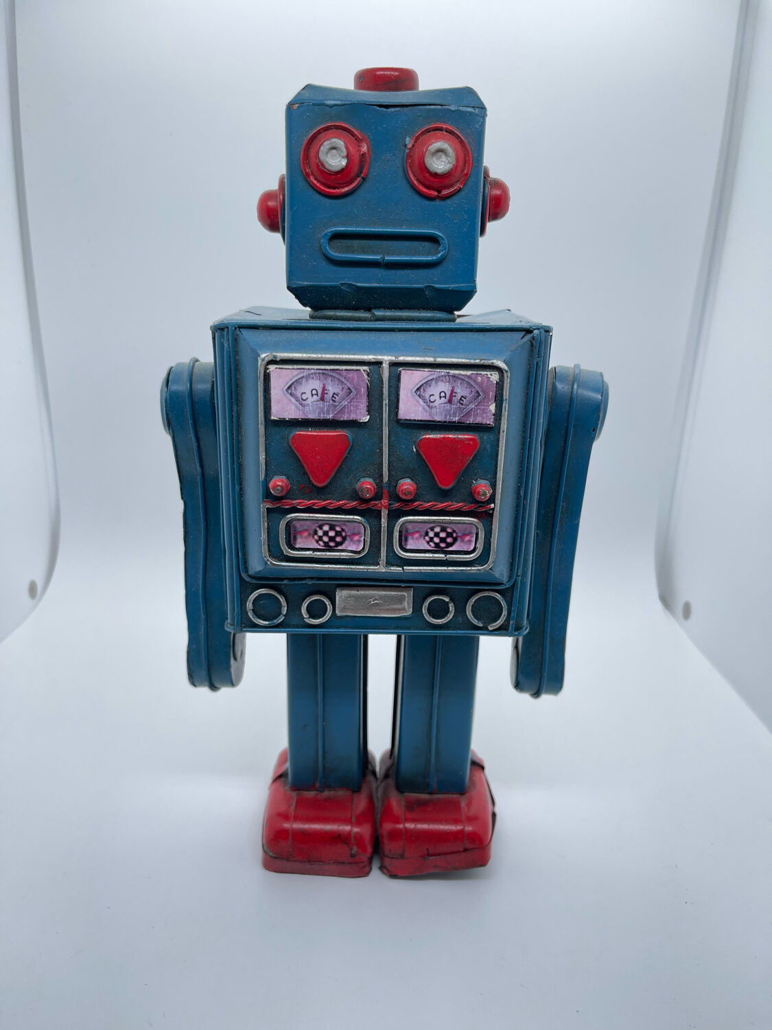 Old robot - metal/painted sheet - tin toys style - vintage