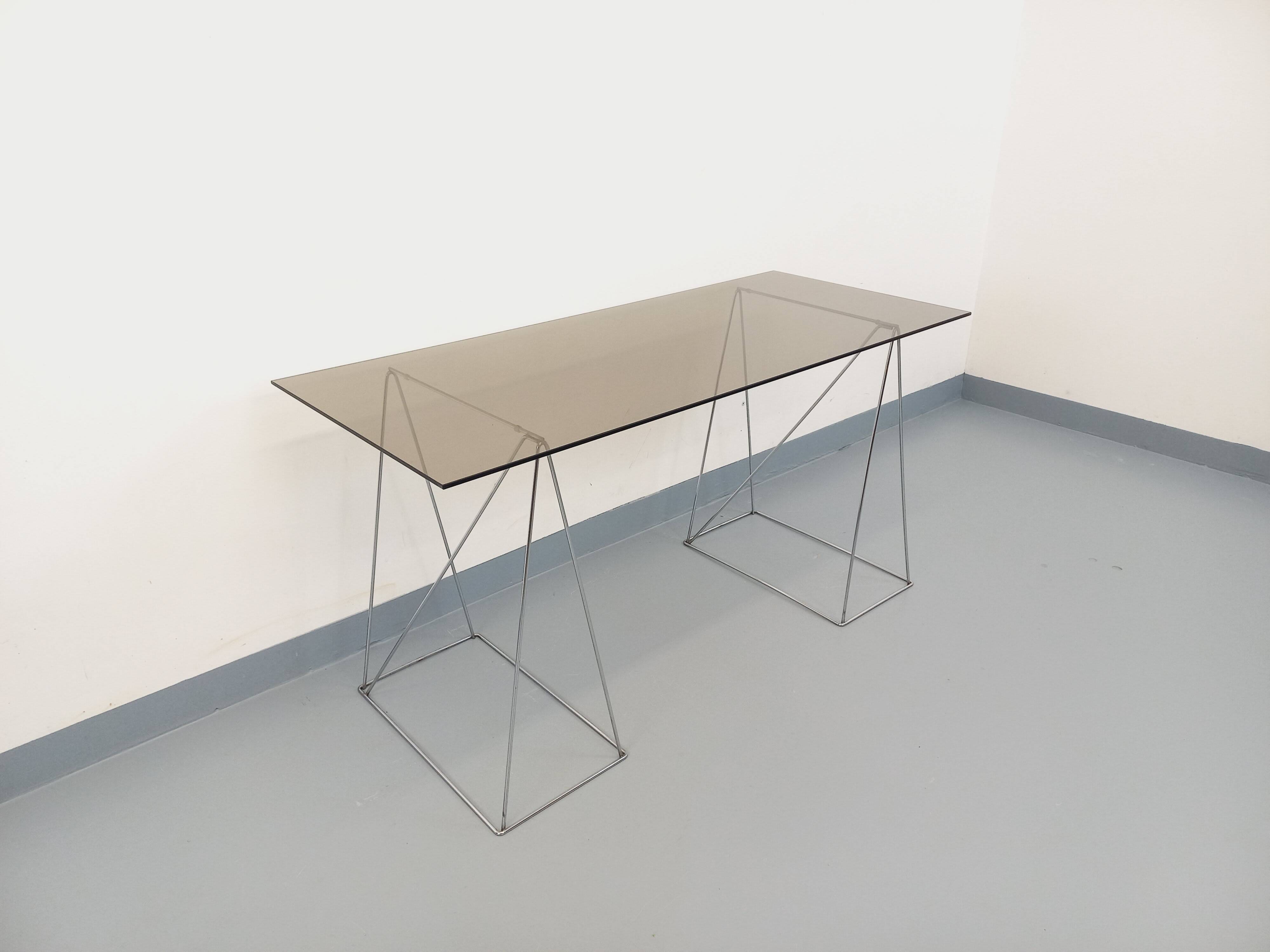 Bureau en verre fumé et métal chromé, années 70