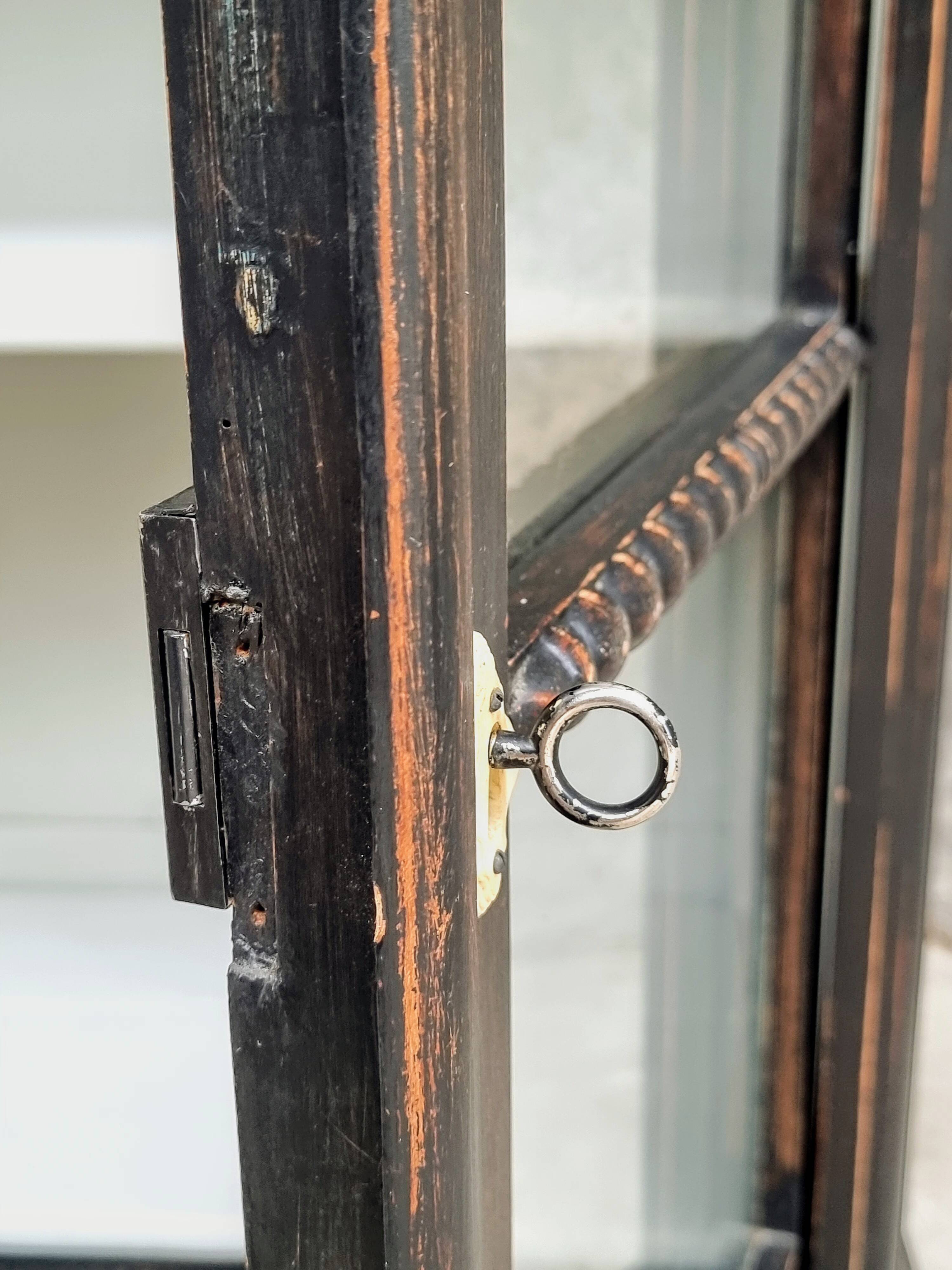Vitrine antique, armoire suspendue, bois de pin, noir mat