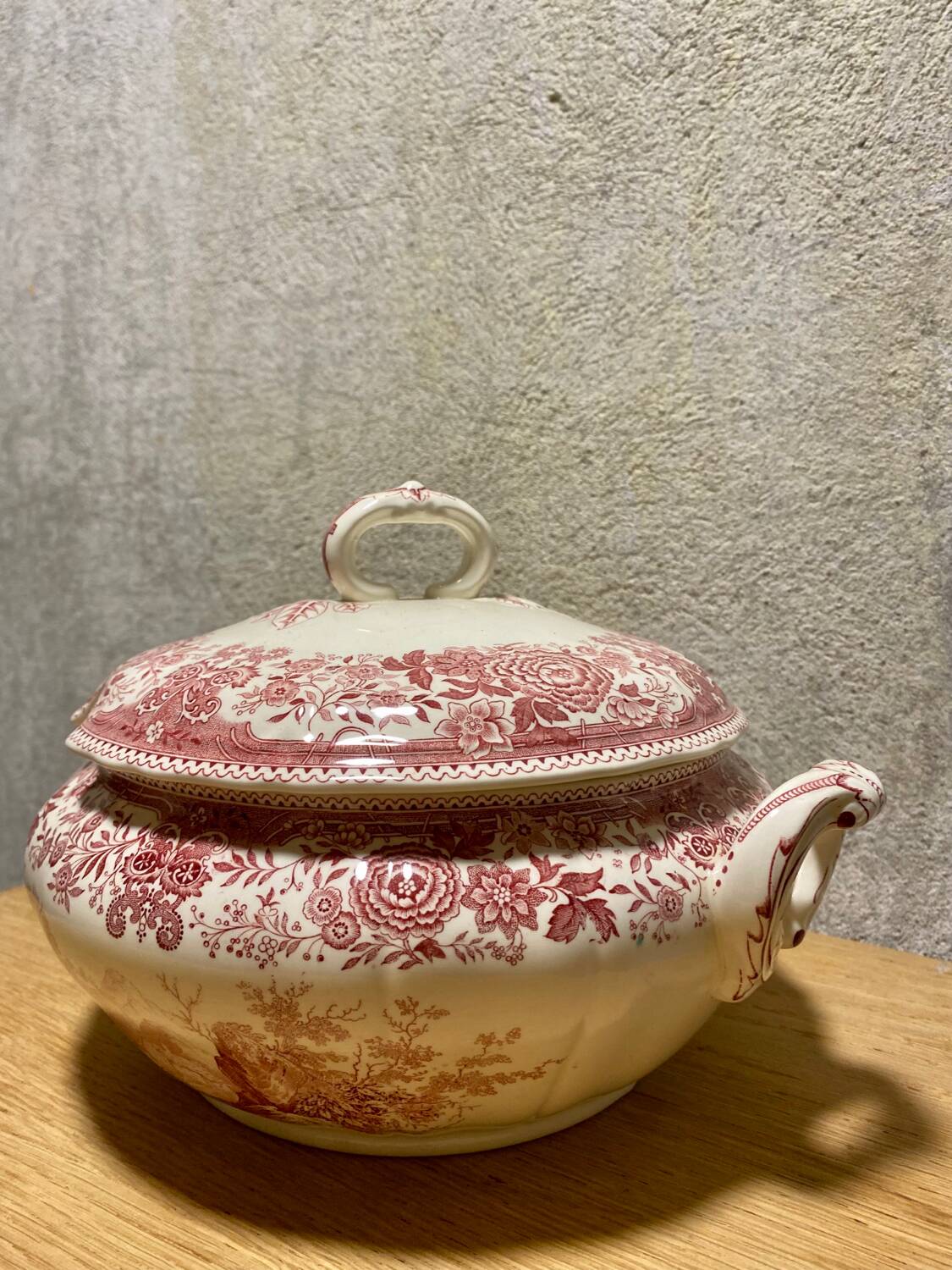 Villeroy and Boch soup tureen, Burgenland model, red