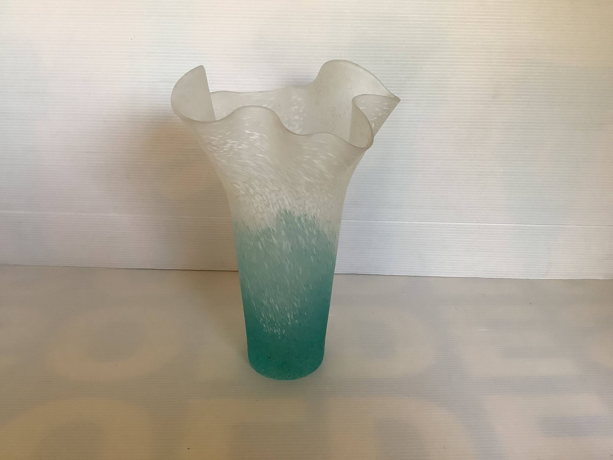Vase mouchoir pâte de verre bicolore