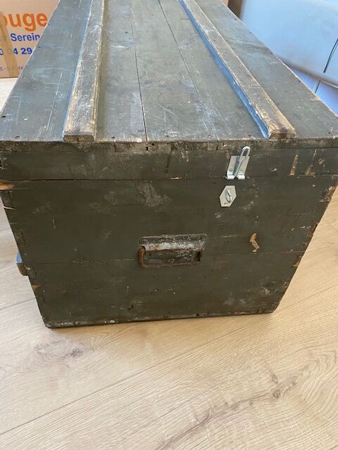 Vintage trunk wood Algeria