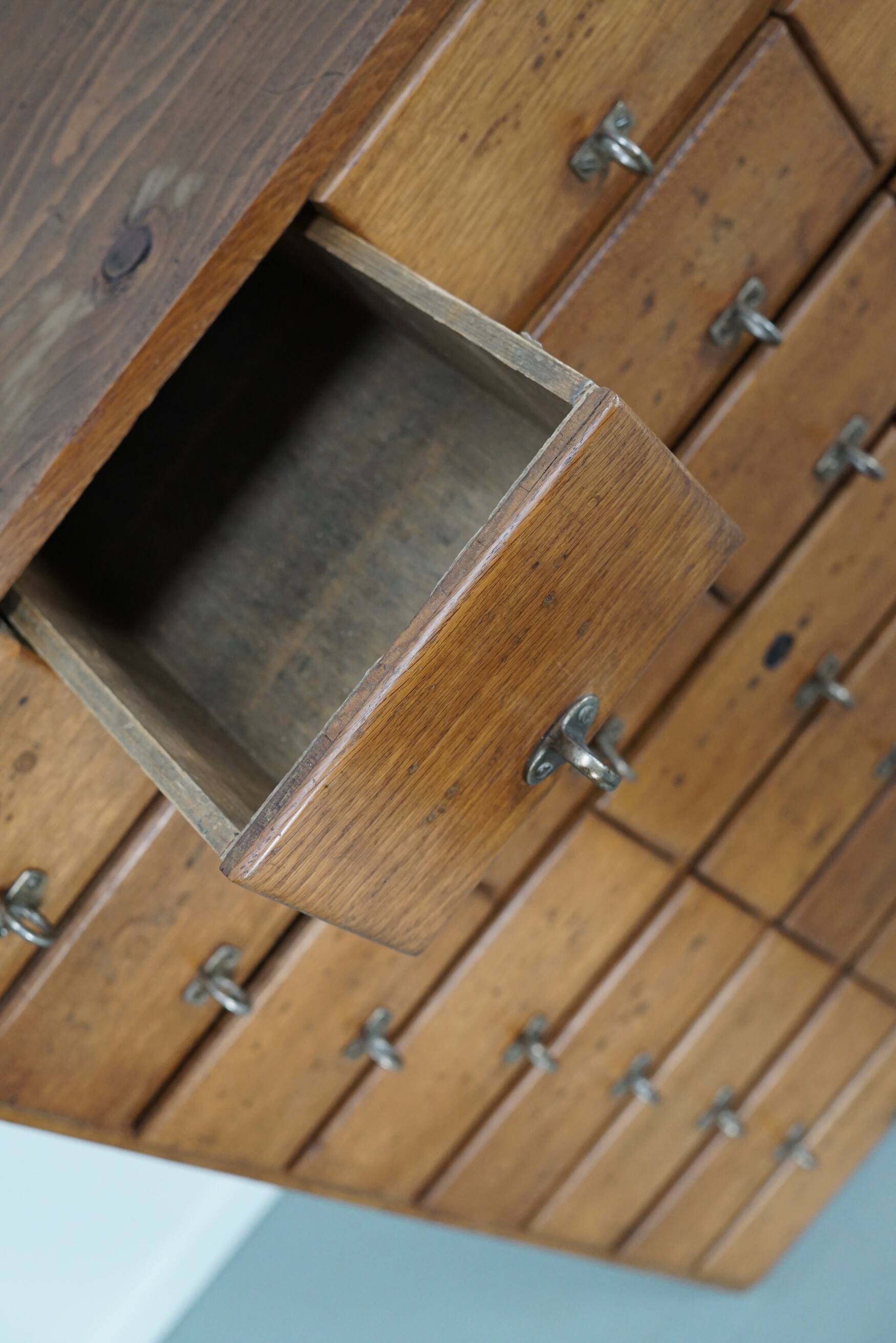 Armoire d'apothicaire vintage allemande en pin et chêne, années 1950