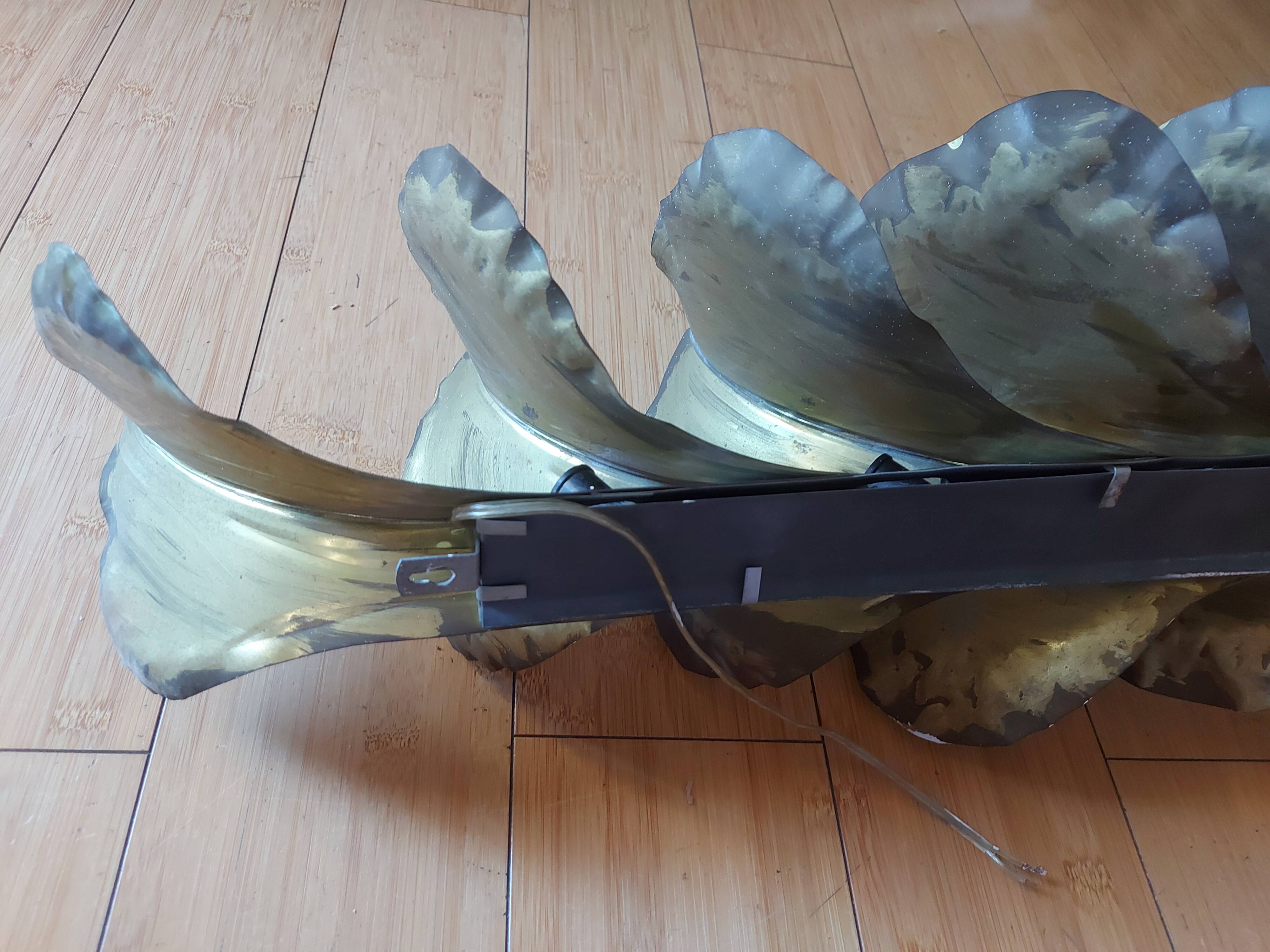 Wall lamp design in gilded metal, leaf décor