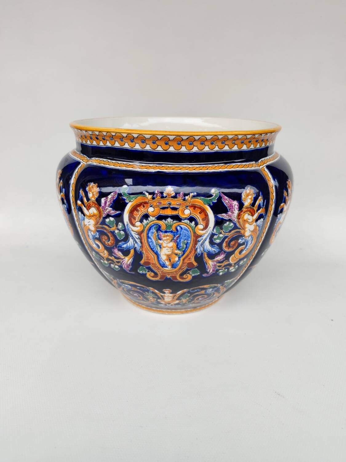 Earthenware cache pot from Gien, Renaissance model, 20th century.