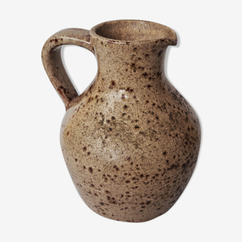 Sandstone pitcher