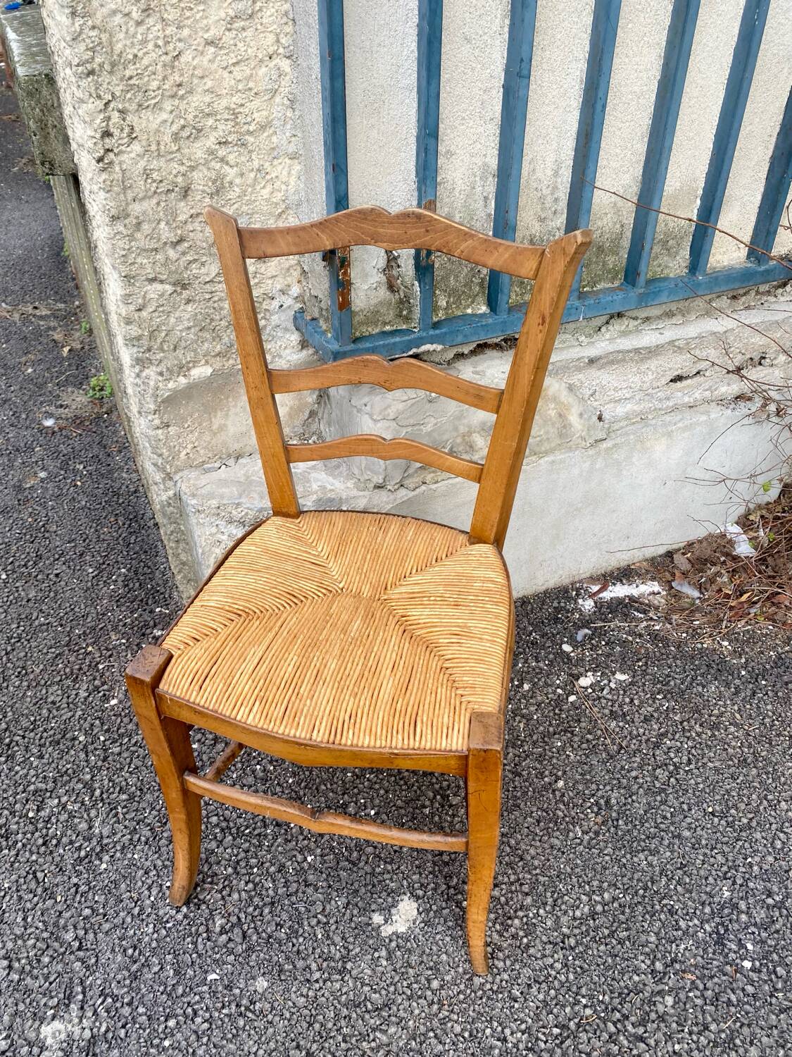 Straw country chair