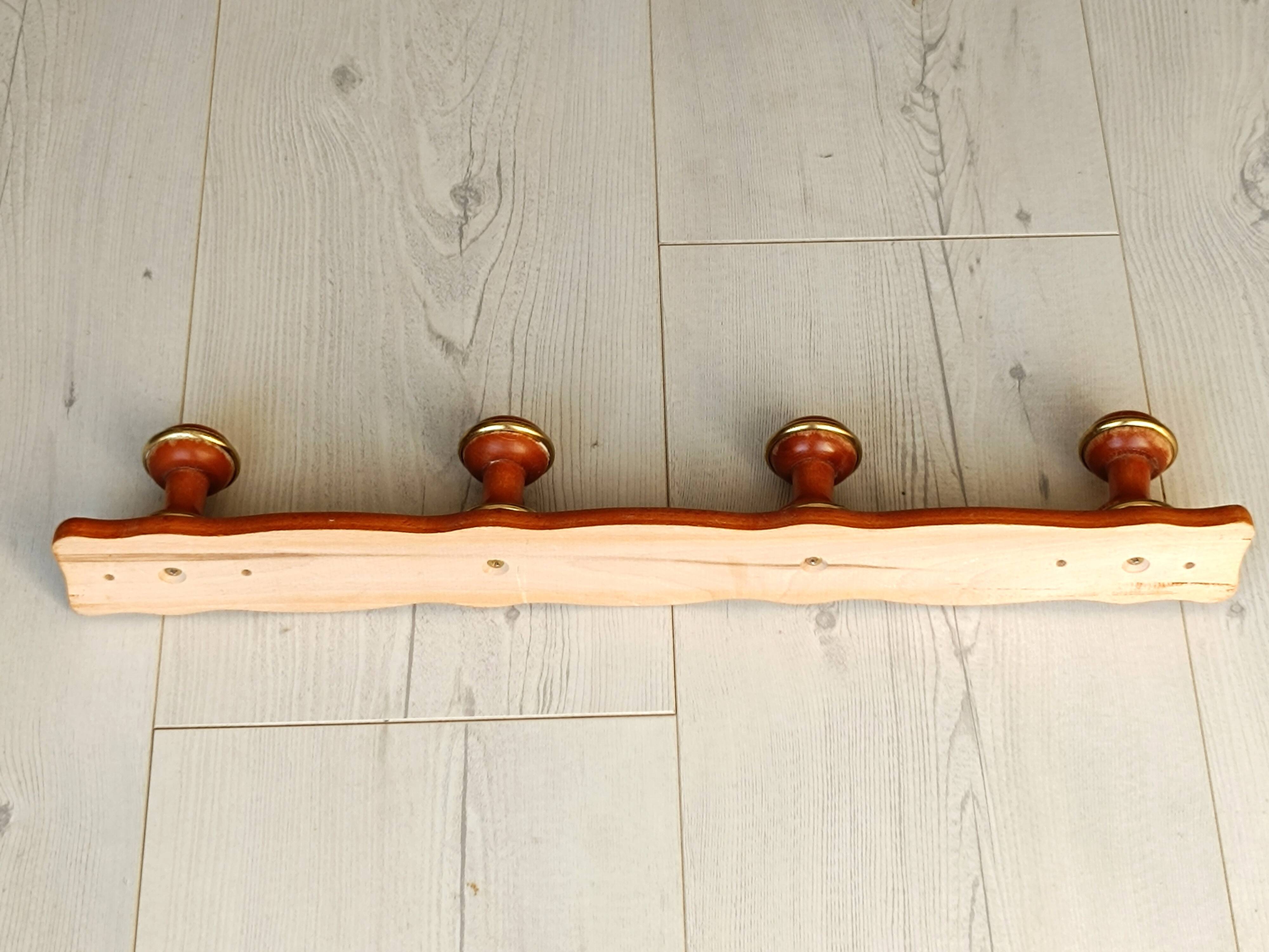 Wall-mounted coat rack in wood and brass