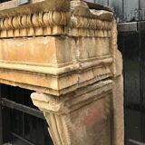 Cheminée en pierre limoneuse Italie XVIIème siècle
