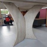 Round stone table (4-6 people)