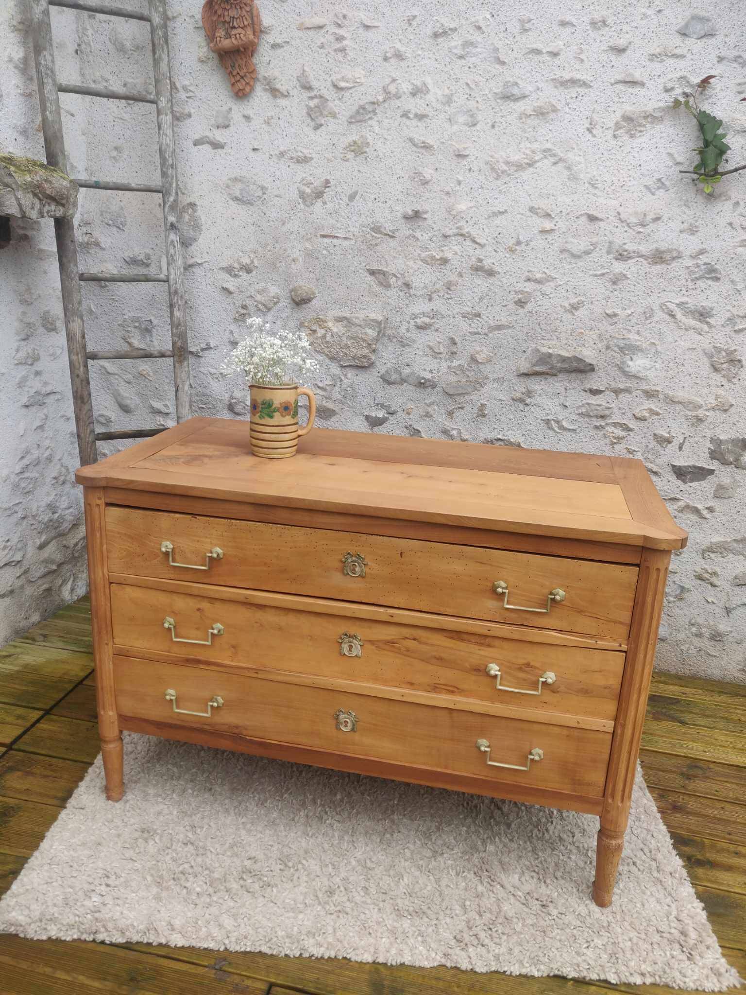 Old chest of drawers