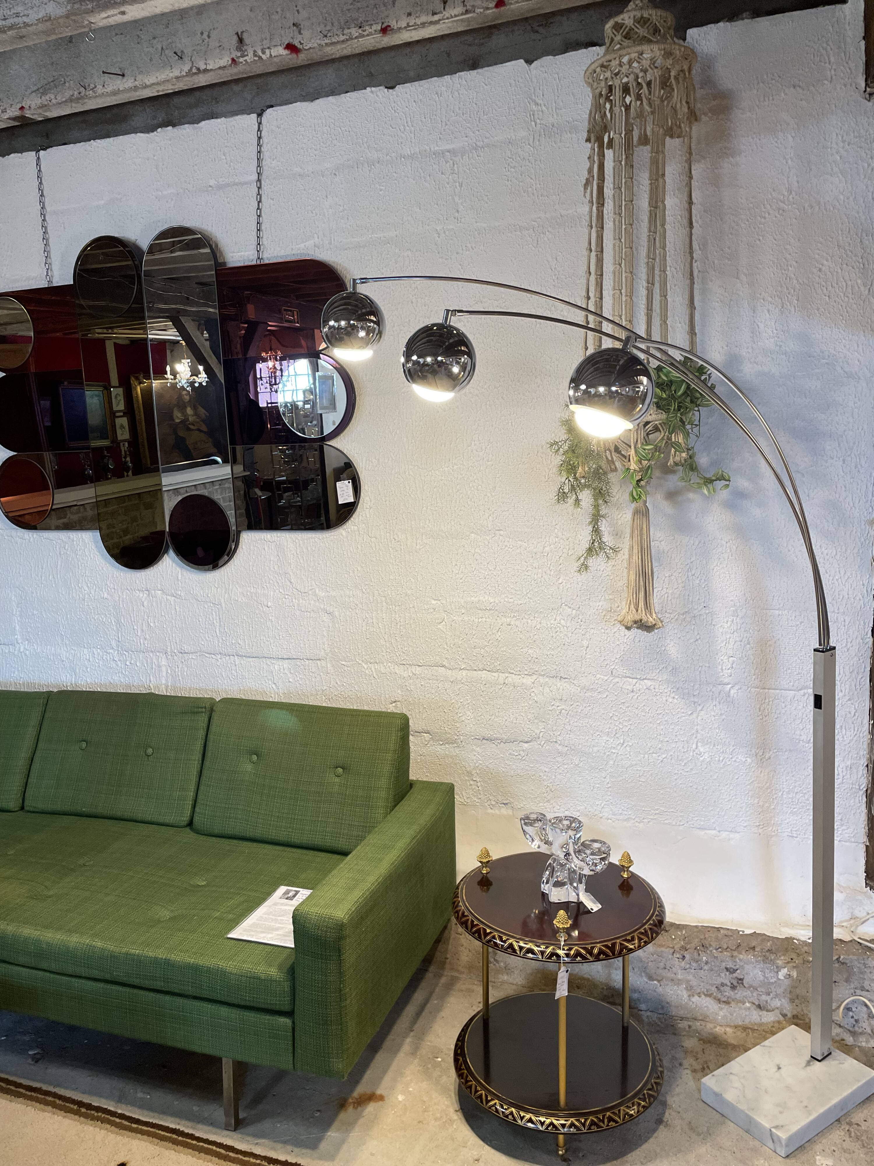 Vintage 70'S thrush floor lamp with 3 chrome metal lights.