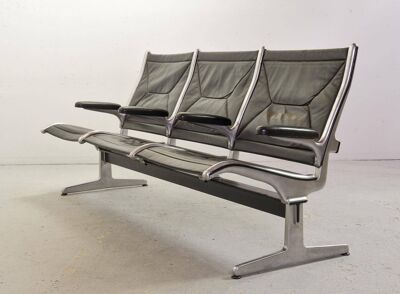 Banquette d'aéroport 3 places en cuir noir Charles Eames, modèle Herman Miller
