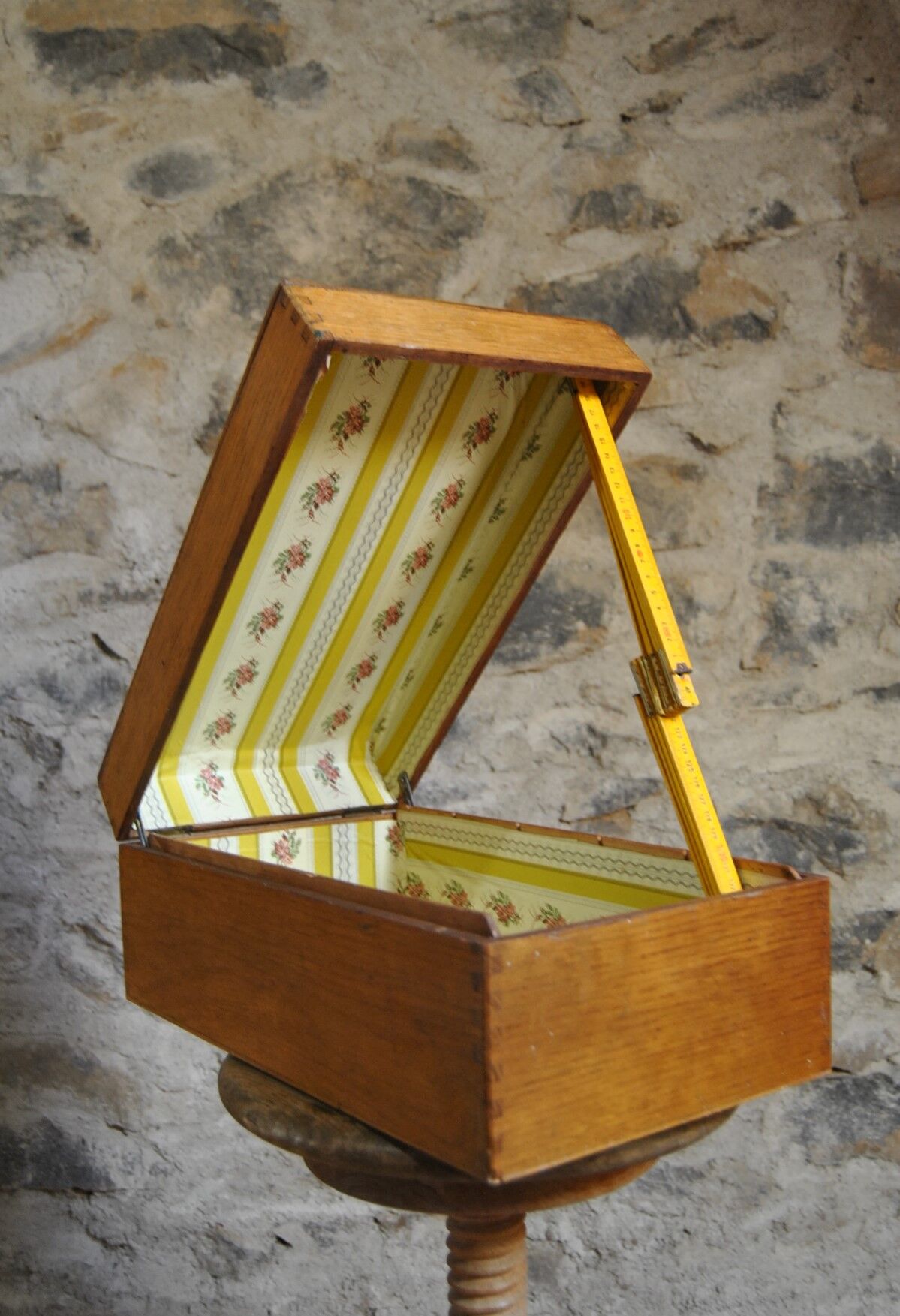 Vintage lined interior wooden long box