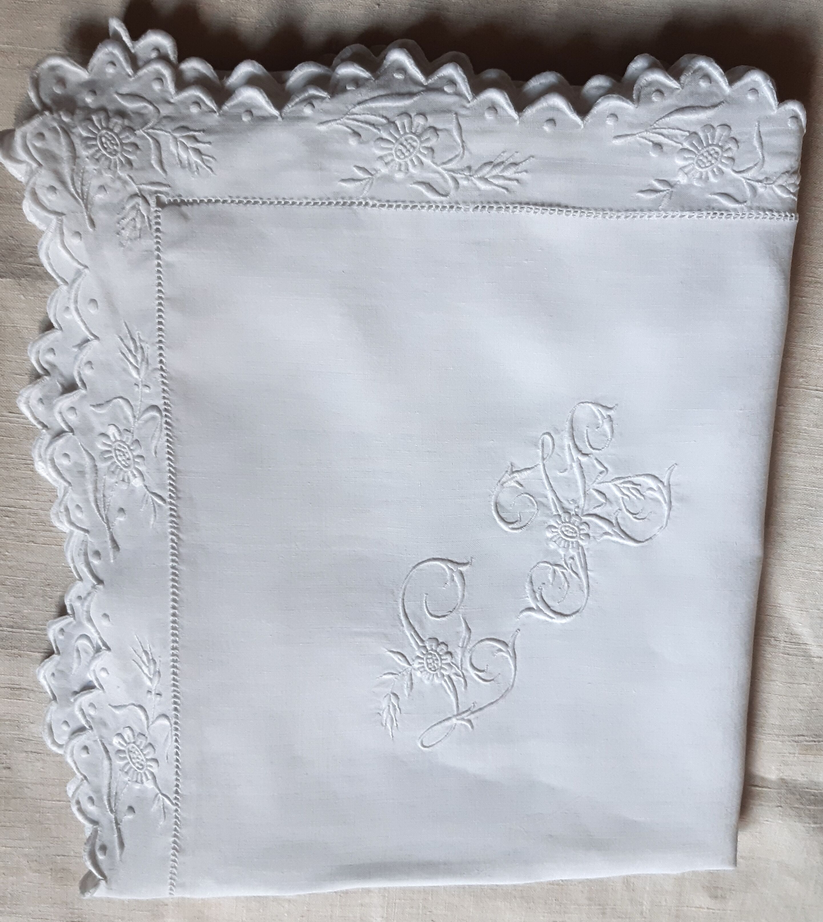 pillowcase embroidered with flowers and monogrammed festoons LK