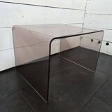 Bout de canapé en plexiglas fumé de années 70