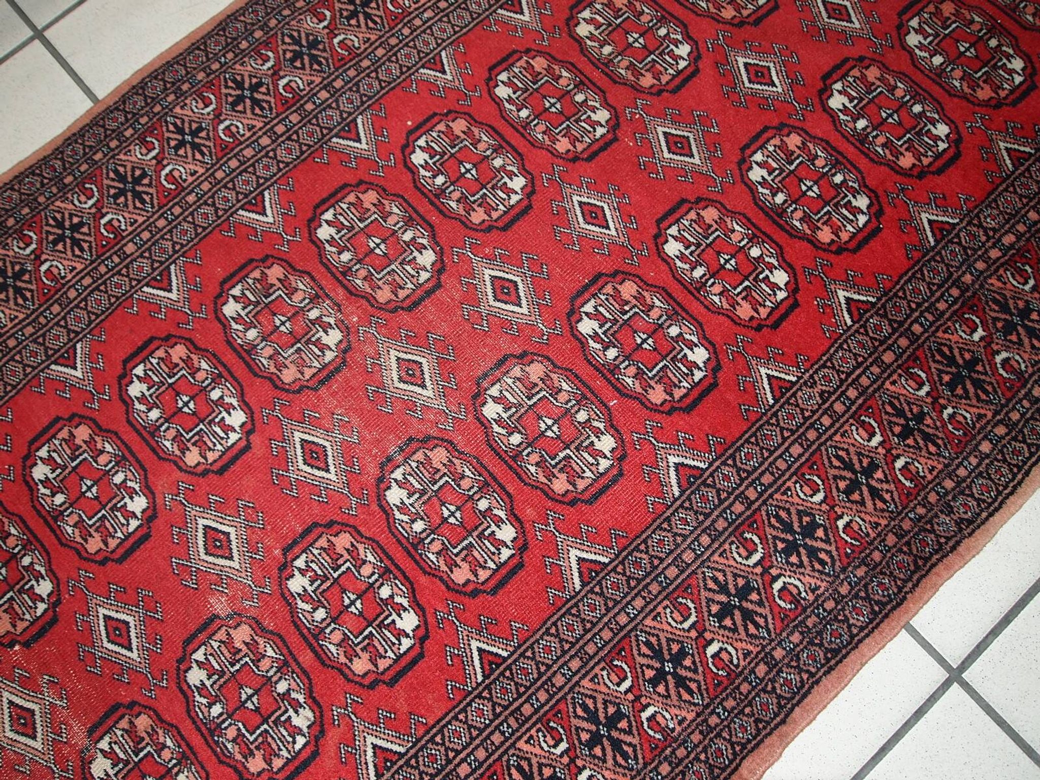 Tapis Vintage Bukhara Uzbek en Laine, Années 1960, Élégance Authentique