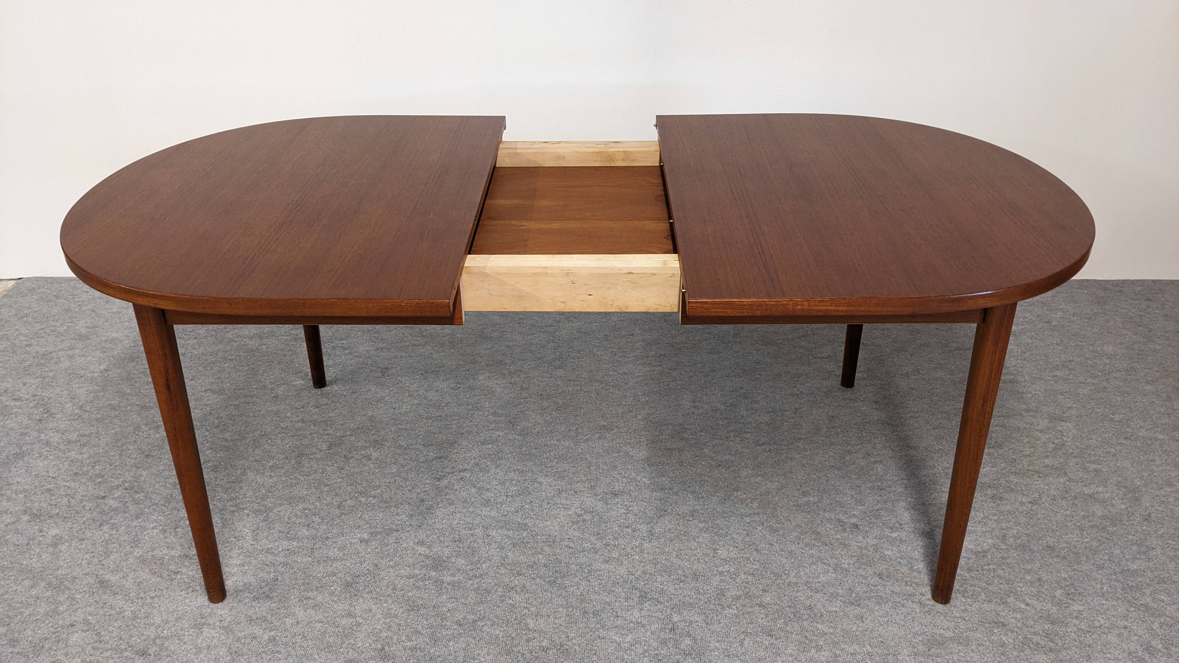 Oval extendable teak table by Nils Jonsson for Troeds 50s/60s