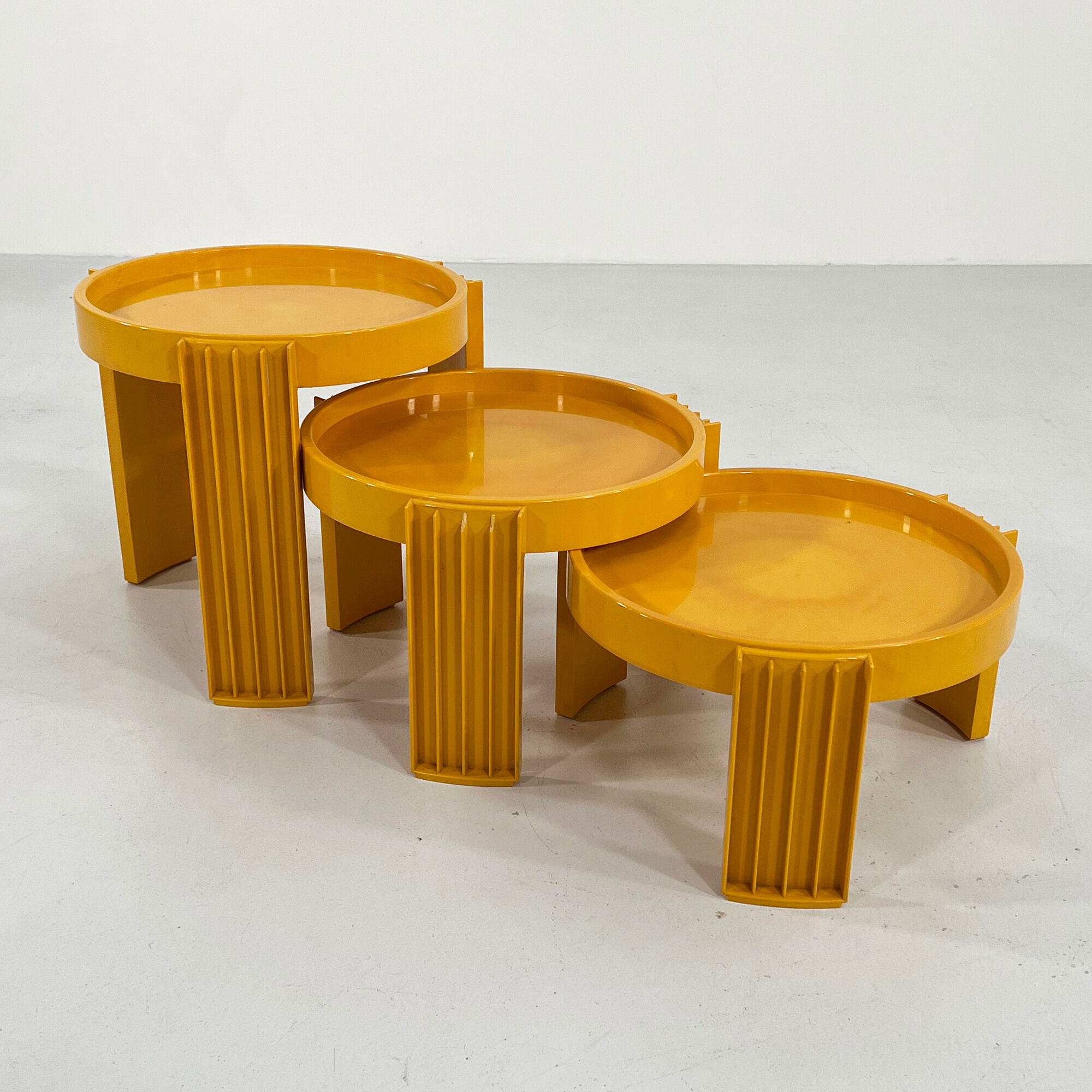 Set of 3 yellow Marema nesting tables by Gianfranco Frattini for Cassina, 1960