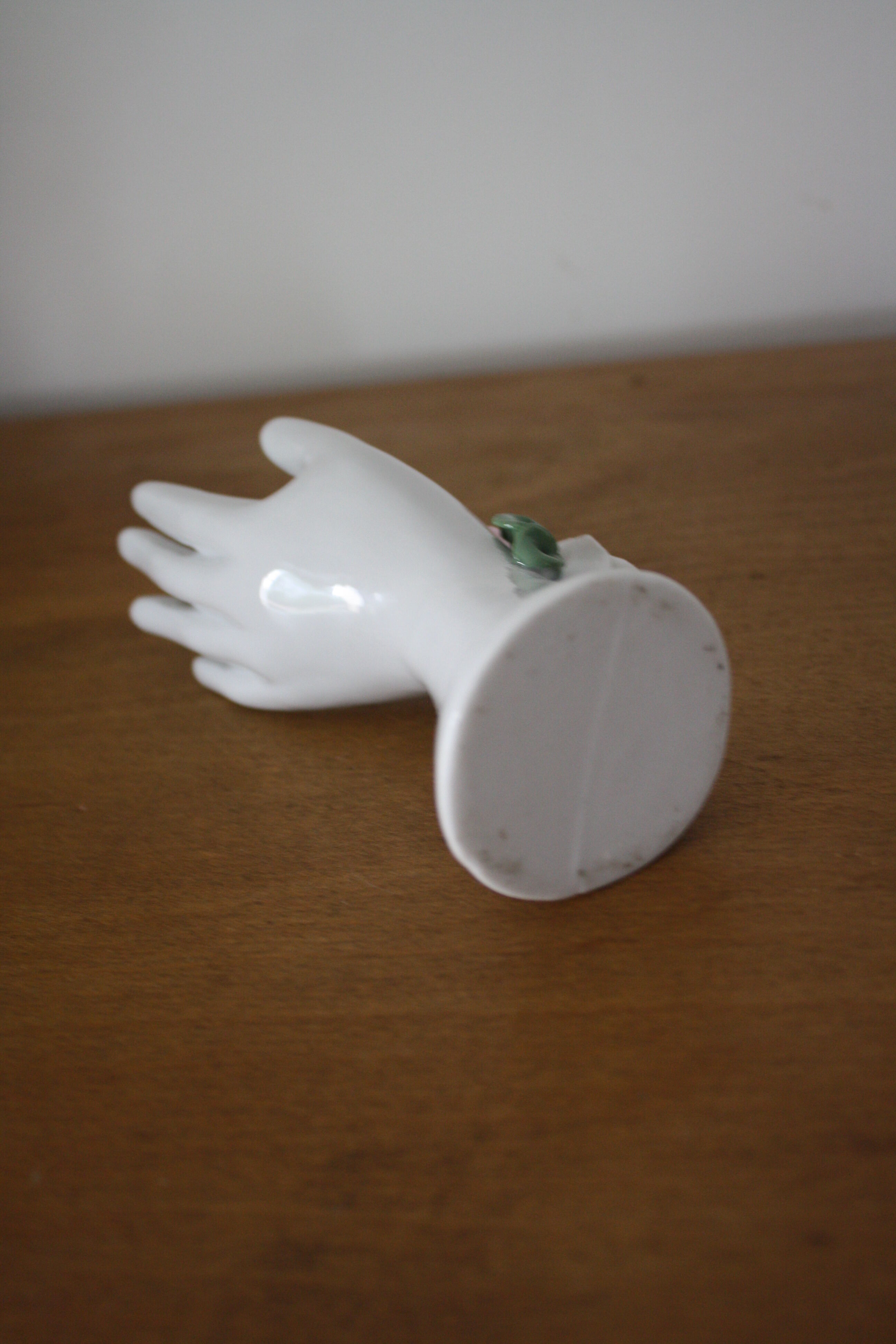 Hand-made vintage ceramic baguier