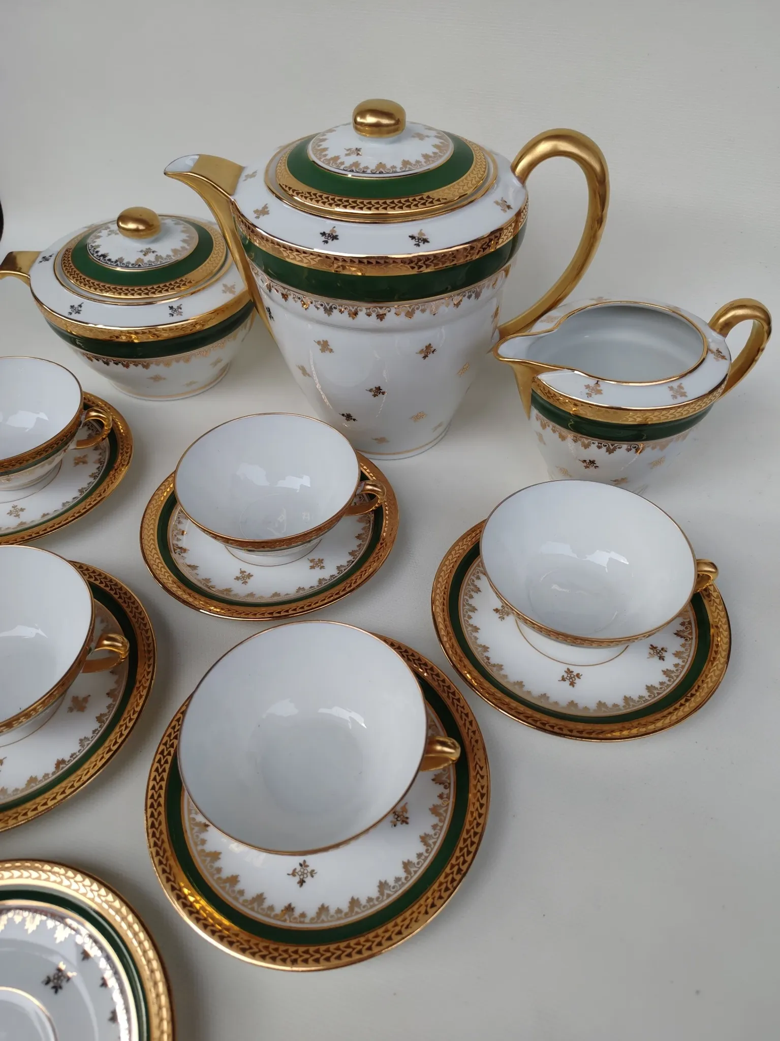 Limoges porcelain coffee service from the 1950s. For 6 people.
