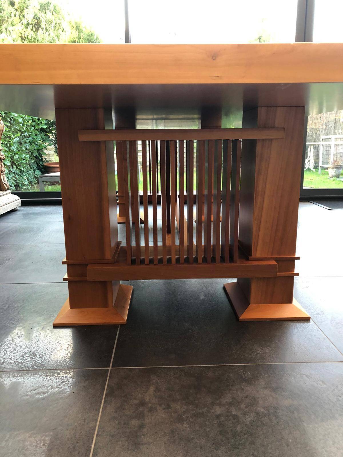 Table Allen 605 par Frank Lloyd Wright produite par Cassina