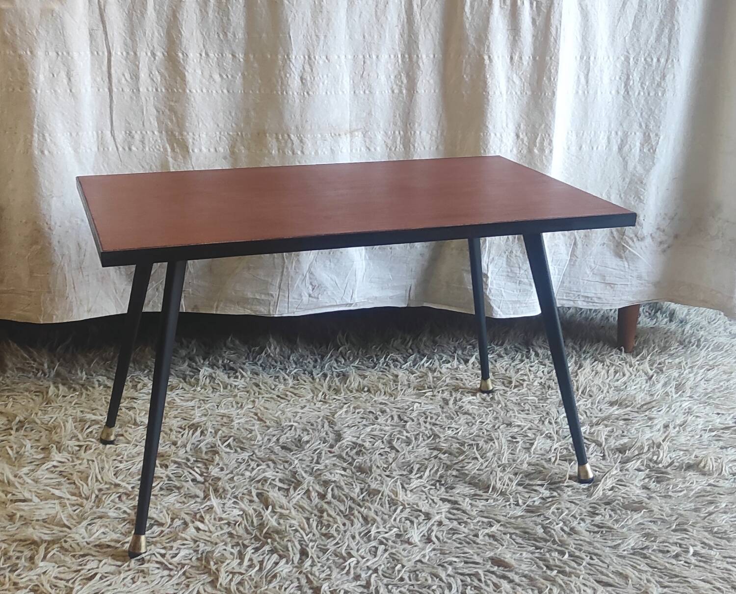 Table basse moderniste en métal et bois - mid. XXeme