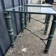 Paire de bouts de canapé métal et verre, tables basses