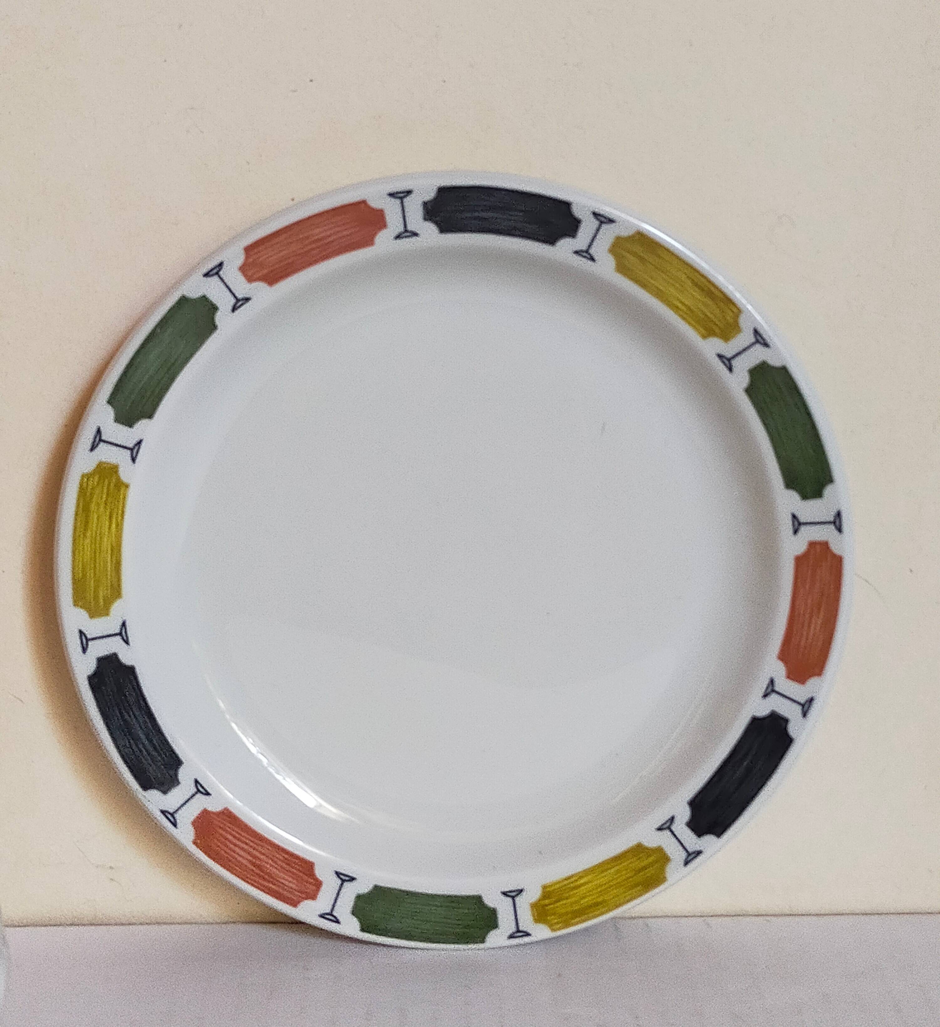 Six assiettes à dessert en porcelaine Anglaise DUDSON BROTHERS 70'