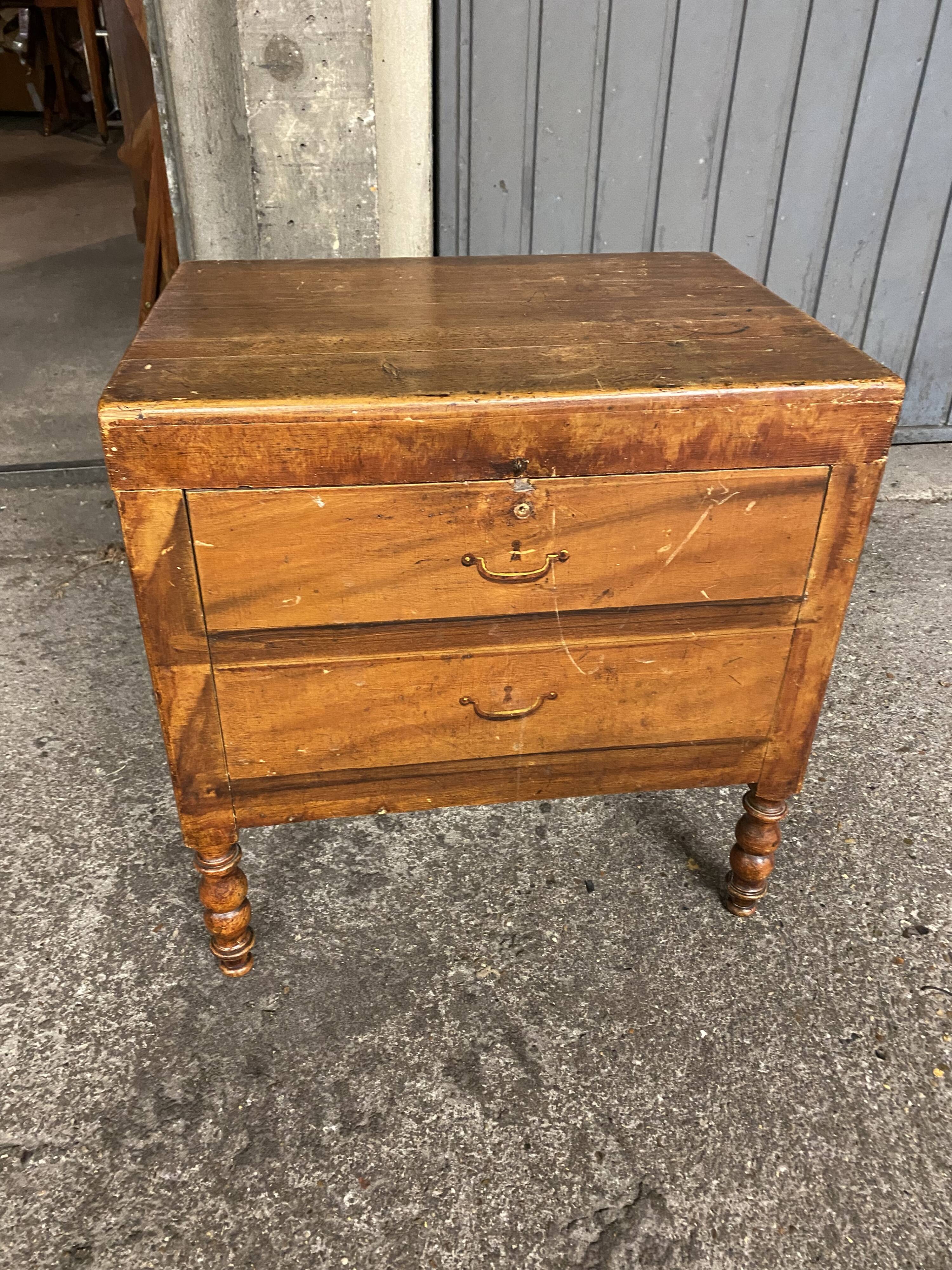 Chest on feet early XX th pine