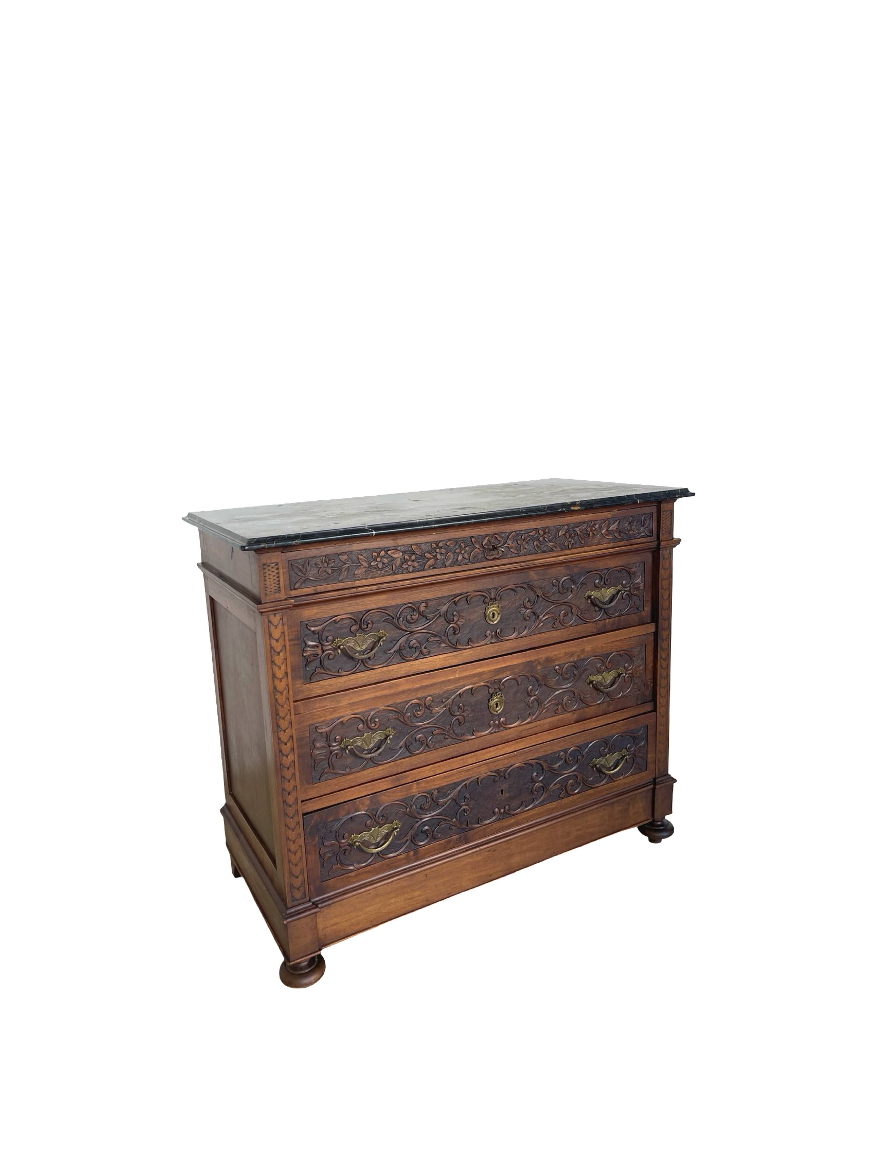 An Italian chest of drawers from the 1900s.