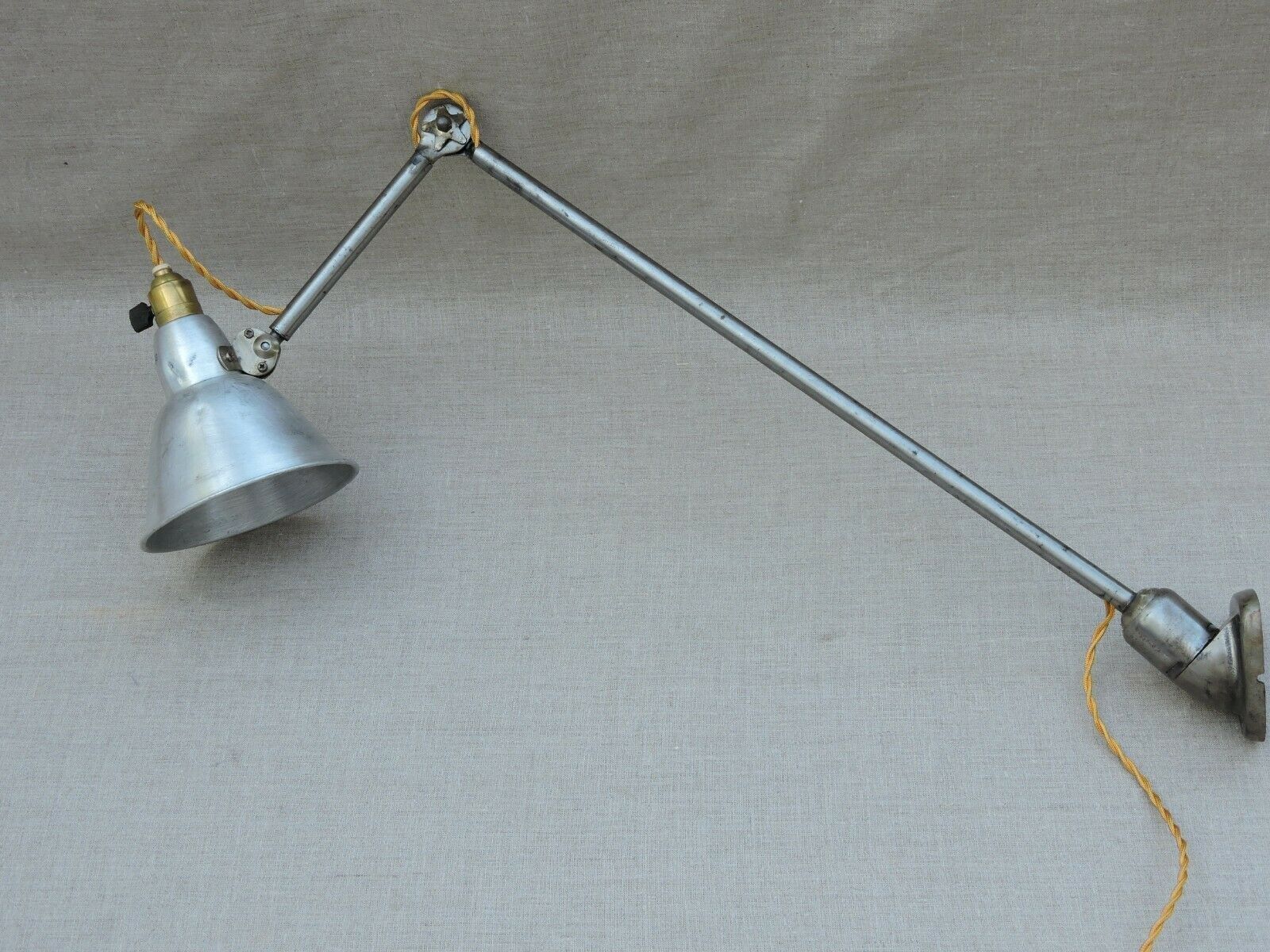 Vintage lamp apply mazda large model workshop wall