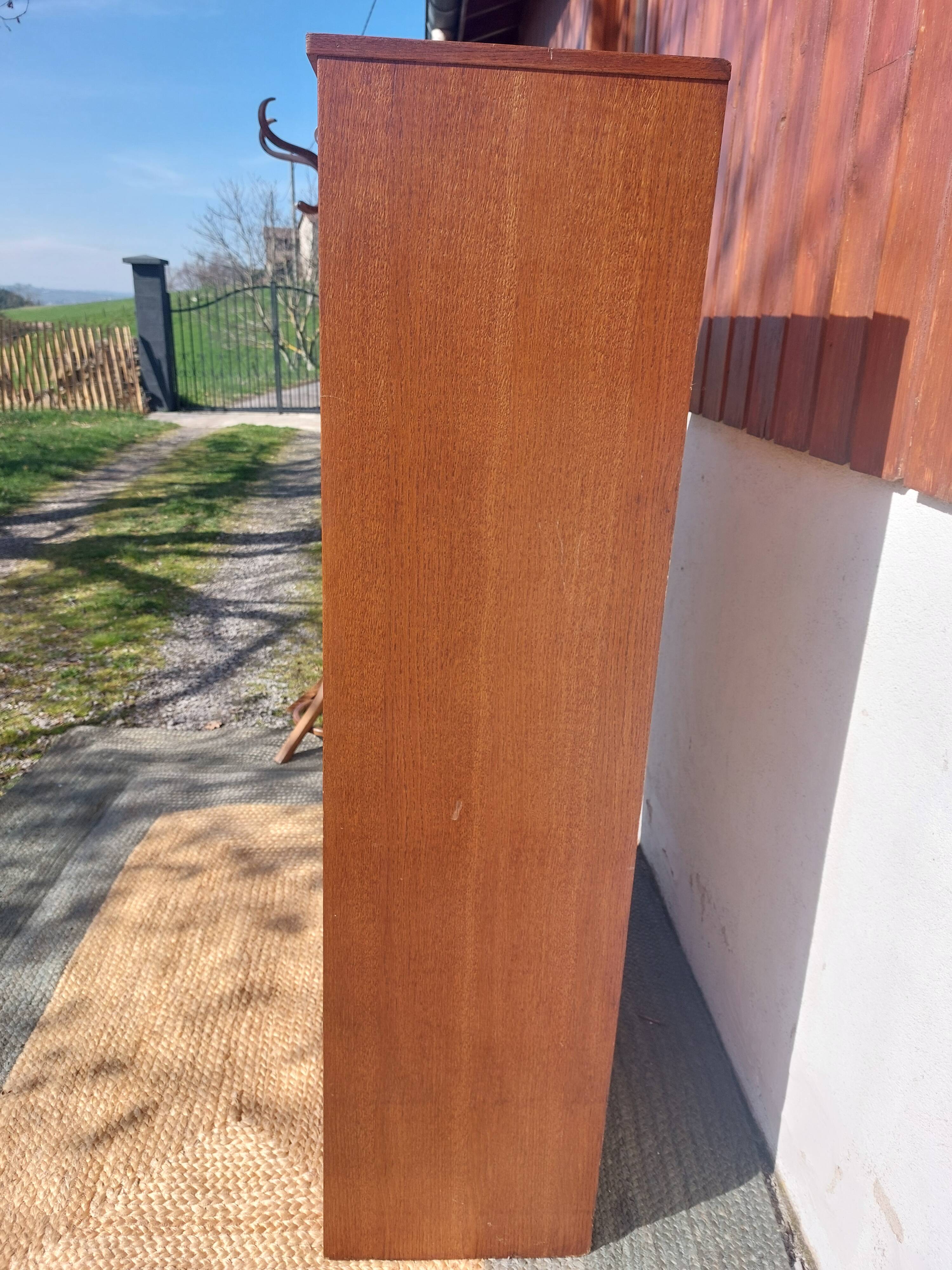 Double curtain filing cabinet