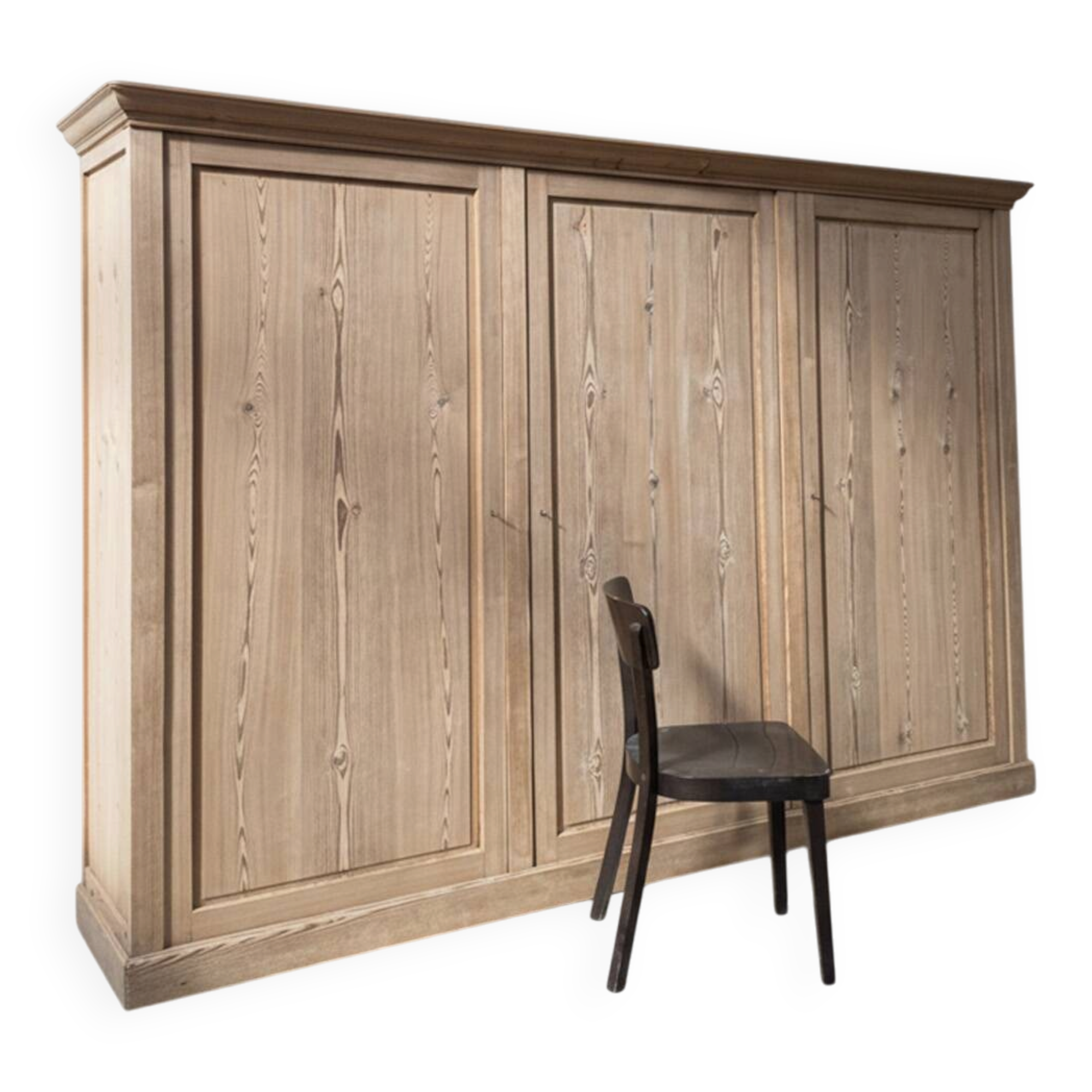 Large workshop wardrobe in pitch pine - Early 20th century