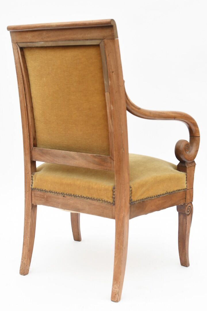 Restoration-style butt chair