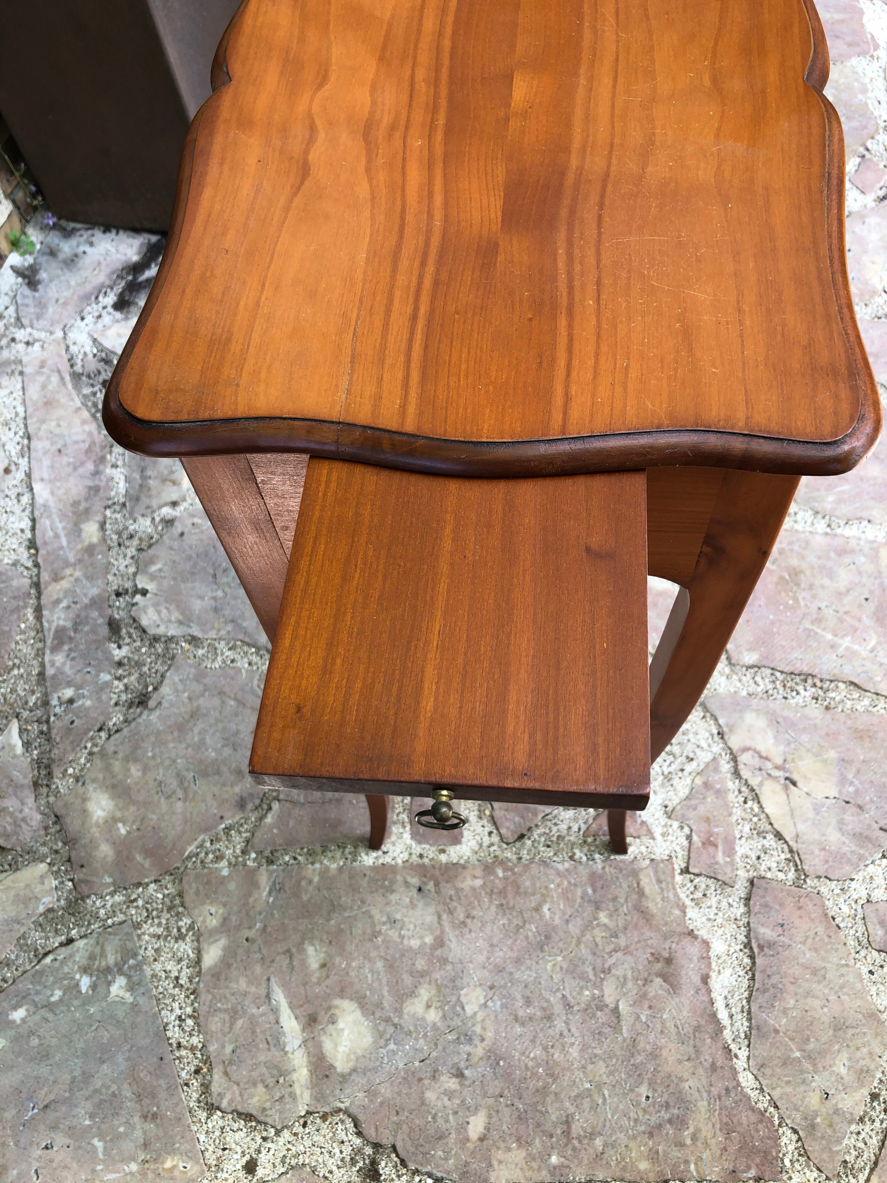 Paire de tables de chevet