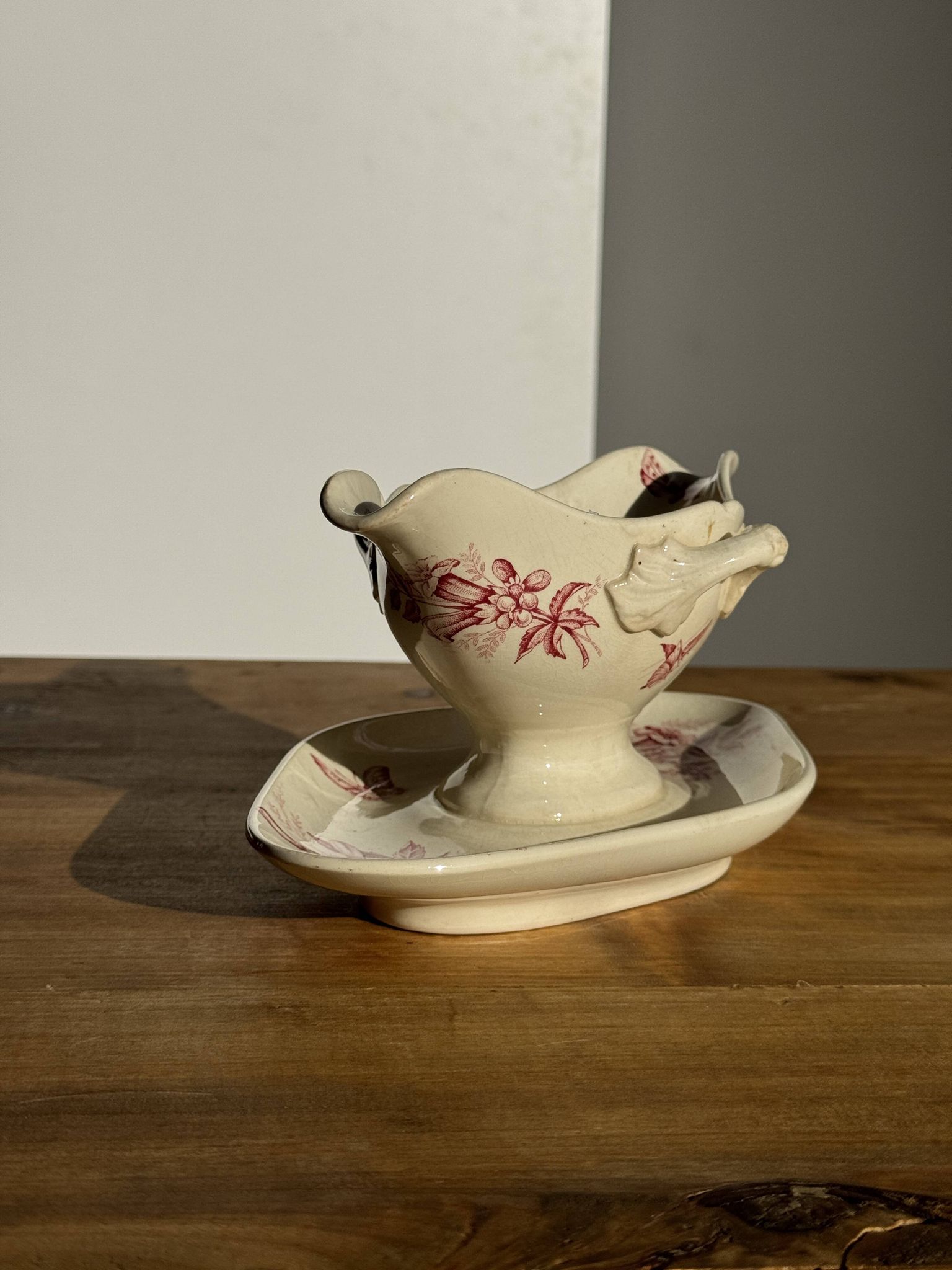 Saucier ancienne en faïence rose de Badonviller modèle Jasmin