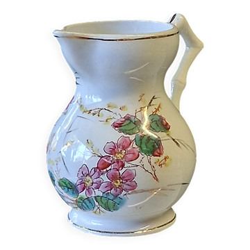 Very nice milk jug from Creil and Montereau in very good condition.