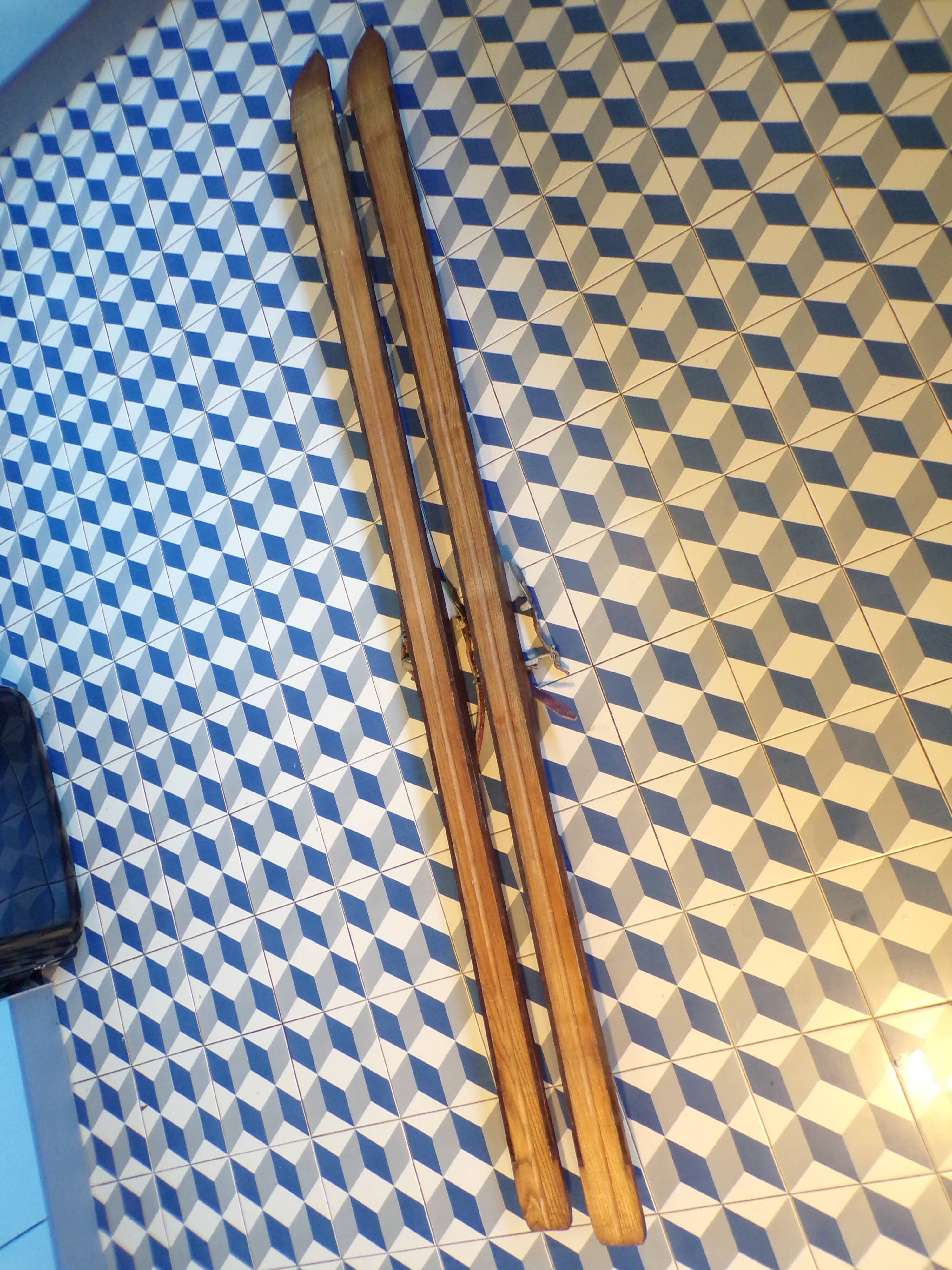 Pair of old wooden skis L=206cm