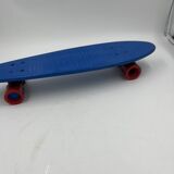 Skateboard bleu