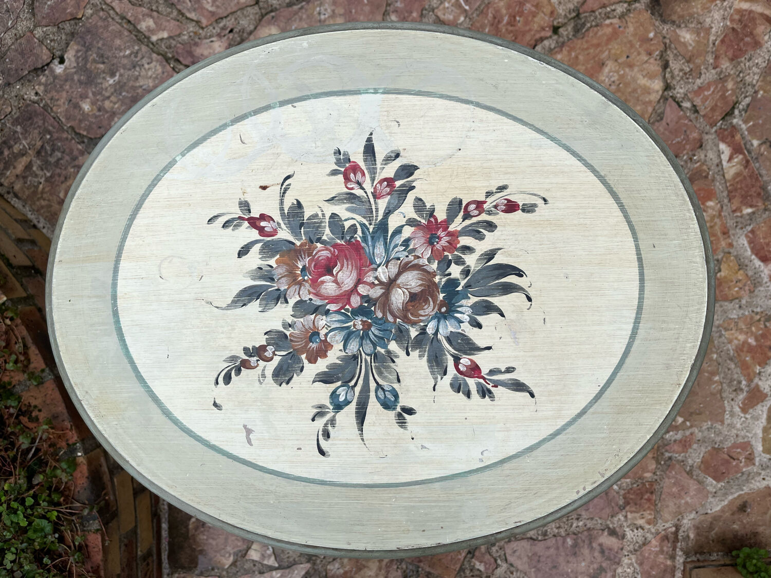 Painted wooden pedestal table