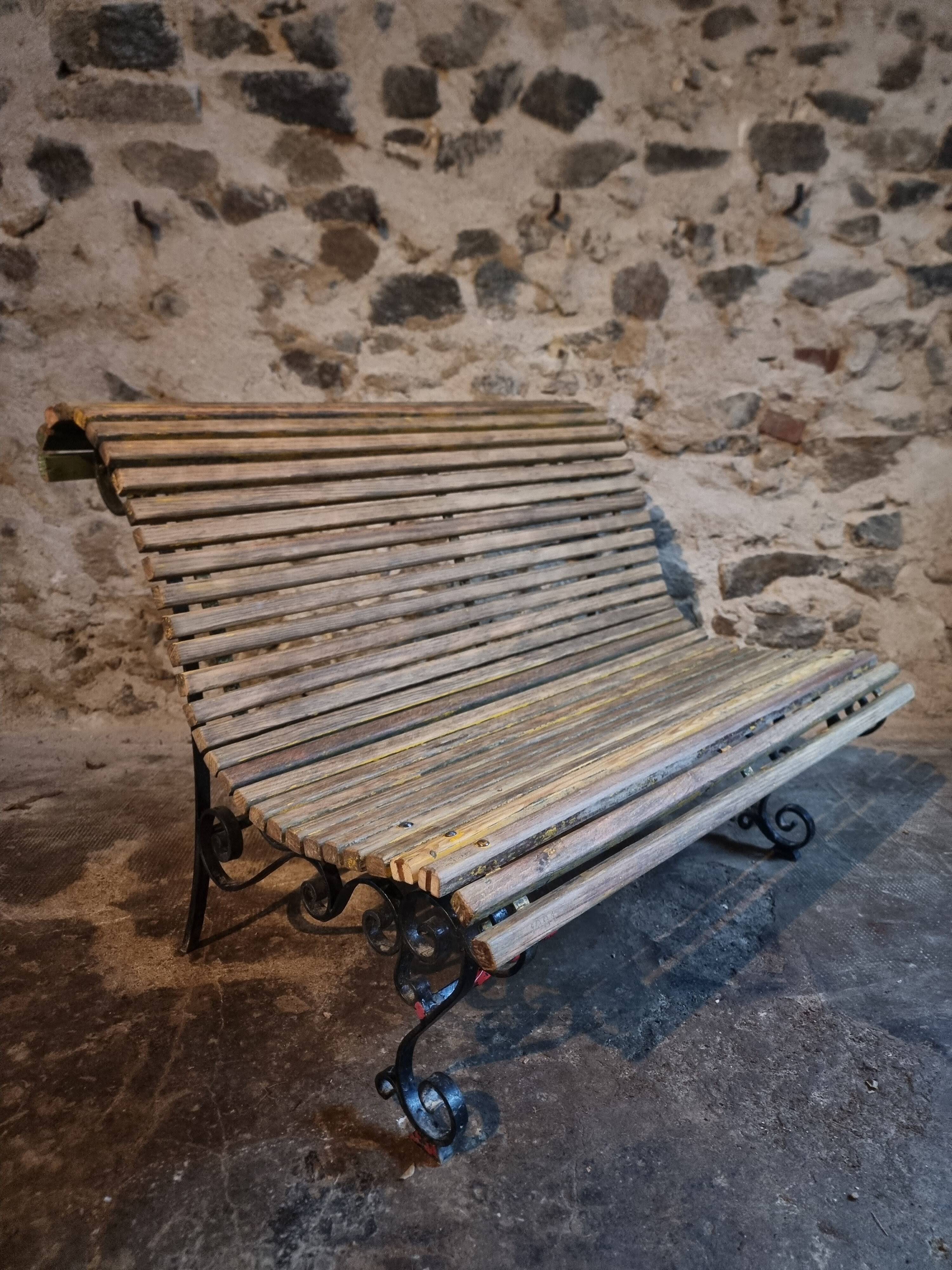 French garden bench in iron and wooden slats, mid-20th century.