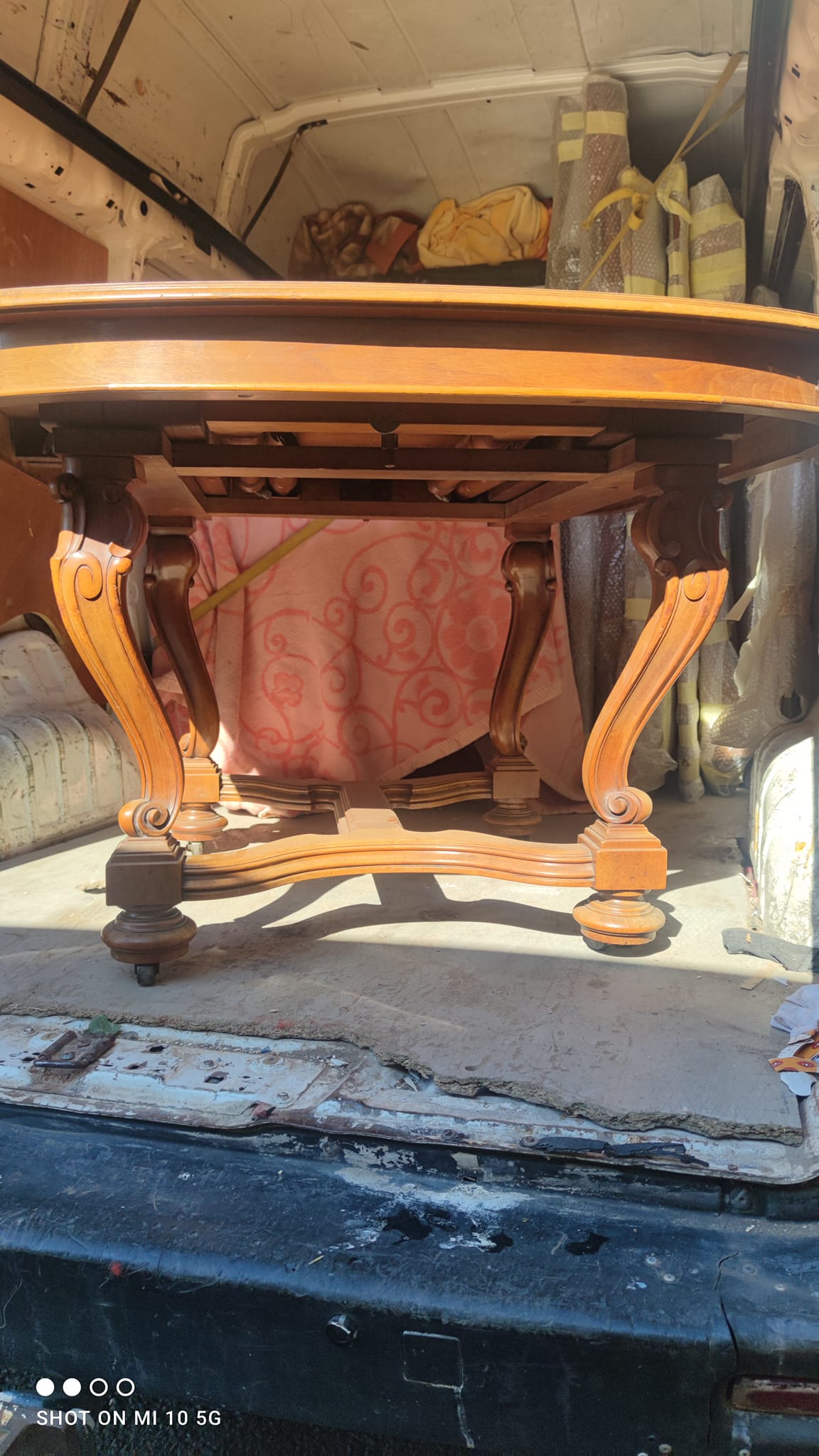 Dining table in solid blond walnut extendable Louis XV style around 1910/20