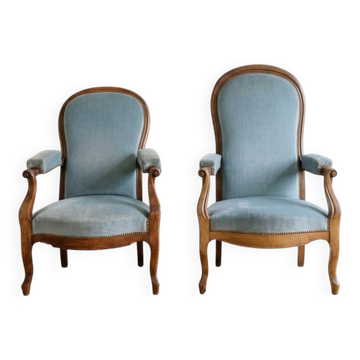 Pair of Louis XV reclining Voltaire armchairs in blue fabric.
