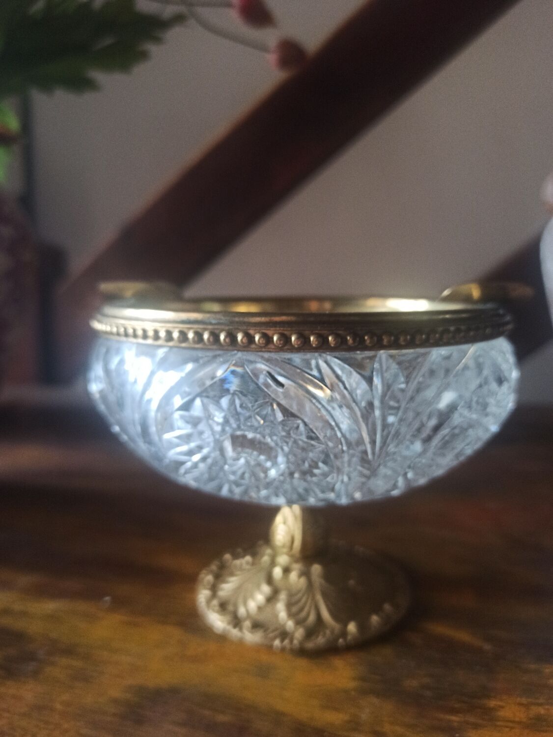 Chiseled crystal ashtray